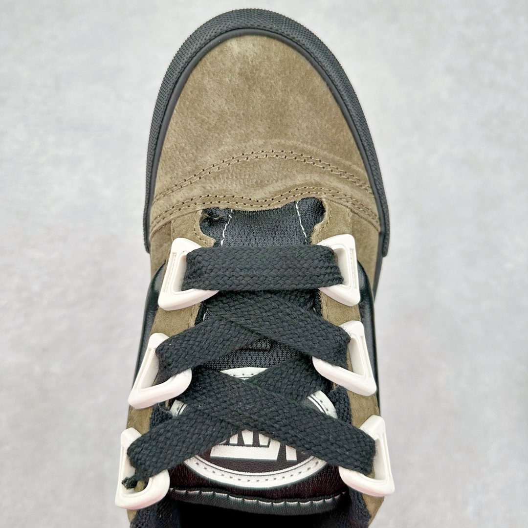 图片[4]-Vans Knu Skool DR “DR新系列面包鞋，个性十足”DR新款是对90年代经典风格的重新诠释，Vans将现在的Knu Skool的“宽大”特点进一步放大，将携带空改为了极具现代风格的D形鞋带孔，并选用更宽的鞋带绑定鞋身! 尺码：35 36 36.5 37 38 38.5 39 40 40.5 41 42 42.5 43 44 45 工艺：硫化1：1（重量1：1、真标、原钢印、材质标、鞋型标、合格证）-选品中心