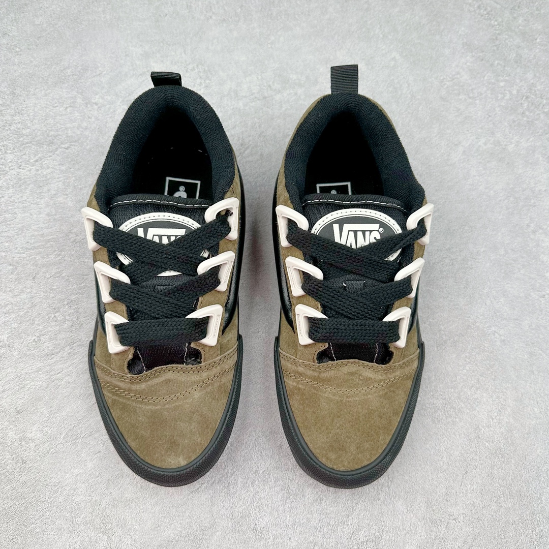 图片[2]-Vans Knu Skool DR “DR新系列面包鞋，个性十足”DR新款是对90年代经典风格的重新诠释，Vans将现在的Knu Skool的“宽大”特点进一步放大，将携带空改为了极具现代风格的D形鞋带孔，并选用更宽的鞋带绑定鞋身! 尺码：35 36 36.5 37 38 38.5 39 40 40.5 41 42 42.5 43 44 45 工艺：硫化1：1（重量1：1、真标、原钢印、材质标、鞋型标、合格证）-选品中心