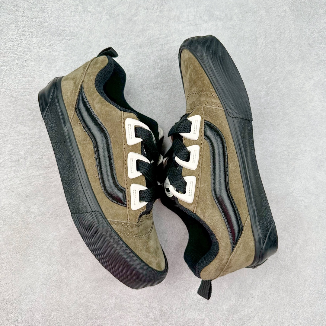 图片[3]-Vans Knu Skool DR “DR新系列面包鞋，个性十足”DR新款是对90年代经典风格的重新诠释，Vans将现在的Knu Skool的“宽大”特点进一步放大，将携带空改为了极具现代风格的D形鞋带孔，并选用更宽的鞋带绑定鞋身! 尺码：35 36 36.5 37 38 38.5 39 40 40.5 41 42 42.5 43 44 45 工艺：硫化1：1（重量1：1、真标、原钢印、材质标、鞋型标、合格证）-选品中心