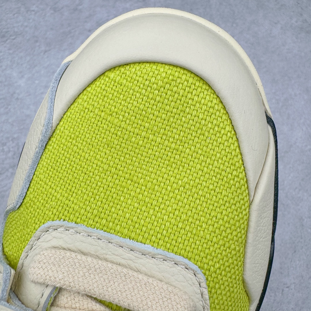 图片[19]-＃Y3纯原 Travis Scott x Jordan AJ Cut The Check TS倒钩联名魔术贴篮球鞋 米黑绿 FZ8117-102 注意默认配原盒盒子配套布袋不用加钱 退货丢失扣30元 原厂全套原楦原纸板冲刀磨具开发 原厂皮料加持 原厂港宝加持定型后跟R度完美 同源原厂电绣 鬼脸飞翼针数密度立体效果一致 百分百一致原鞋 原厂拉帮工艺 针距密度一致 后跟弧度收口自然不对折 极致一眼正品既视感 进口玻璃冲刀皮料裁剪零毛边 全鞋电脑针车工艺 品控清洁度最高QC检验标准 免检产品 原厂订购鞋盒、布袋、鞋标、防尘纸、鞋撑、鞋带 追求极致的原厂味道 配色方面采用白色为基础 搭配棕色框架呈现 完美还原了初代倒钩的配色设计 细节方面 标志性的反钩Swoosh采用米色点缀 鞋面还带有特殊的魔术贴细节 此外在鞋舌、后跟部分均带有Cactus Jack厂牌Logo 彰显鞋款特殊身份 尺码：36 36.5 37.5 38 38.5 39 40 40.5 41 42 42.5 43 44 44.5 45 46 47.5 48.5-选品中心