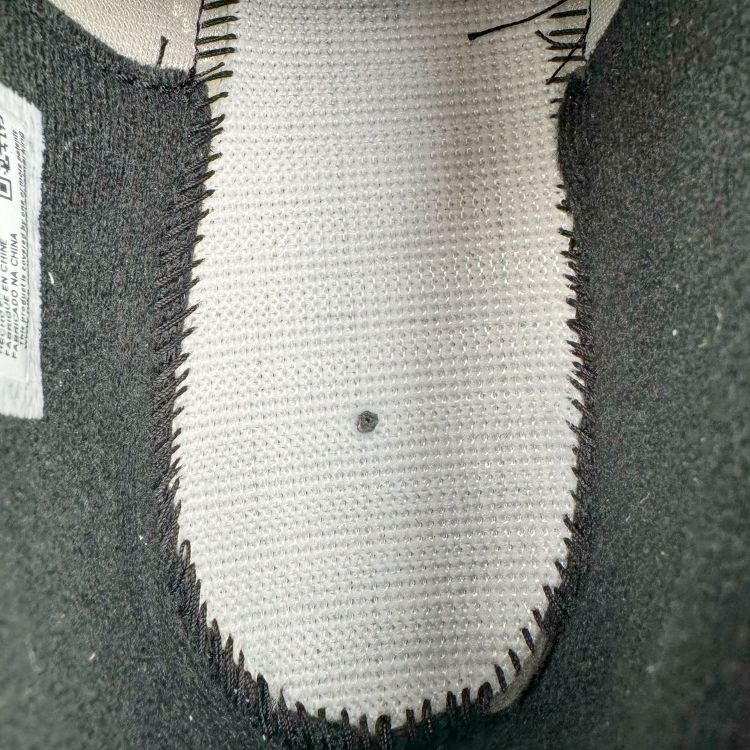 图片[11]-＃Y3纯原 Travis Scott x Jordan AJ Cut The Check TS倒钩联名魔术贴篮球鞋 米黑绿 FZ8117-102 注意默认配原盒盒子配套布袋不用加钱 退货丢失扣30元 原厂全套原楦原纸板冲刀磨具开发 原厂皮料加持 原厂港宝加持定型后跟R度完美 同源原厂电绣 鬼脸飞翼针数密度立体效果一致 百分百一致原鞋 原厂拉帮工艺 针距密度一致 后跟弧度收口自然不对折 极致一眼正品既视感 进口玻璃冲刀皮料裁剪零毛边 全鞋电脑针车工艺 品控清洁度最高QC检验标准 免检产品 原厂订购鞋盒、布袋、鞋标、防尘纸、鞋撑、鞋带 追求极致的原厂味道 配色方面采用白色为基础 搭配棕色框架呈现 完美还原了初代倒钩的配色设计 细节方面 标志性的反钩Swoosh采用米色点缀 鞋面还带有特殊的魔术贴细节 此外在鞋舌、后跟部分均带有Cactus Jack厂牌Logo 彰显鞋款特殊身份 尺码：36 36.5 37.5 38 38.5 39 40 40.5 41 42 42.5 43 44 44.5 45 46 47.5 48.5-选品中心