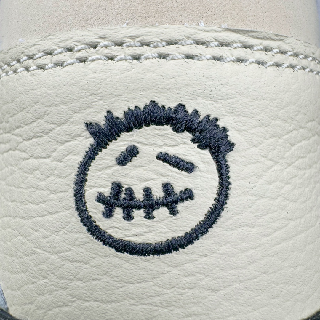 图片[16]-＃Y3纯原 Travis Scott x Jordan AJ Cut The Check TS倒钩联名魔术贴篮球鞋 米黑绿 FZ8117-102 注意默认配原盒盒子配套布袋不用加钱 退货丢失扣30元 原厂全套原楦原纸板冲刀磨具开发 原厂皮料加持 原厂港宝加持定型后跟R度完美 同源原厂电绣 鬼脸飞翼针数密度立体效果一致 百分百一致原鞋 原厂拉帮工艺 针距密度一致 后跟弧度收口自然不对折 极致一眼正品既视感 进口玻璃冲刀皮料裁剪零毛边 全鞋电脑针车工艺 品控清洁度最高QC检验标准 免检产品 原厂订购鞋盒、布袋、鞋标、防尘纸、鞋撑、鞋带 追求极致的原厂味道 配色方面采用白色为基础 搭配棕色框架呈现 完美还原了初代倒钩的配色设计 细节方面 标志性的反钩Swoosh采用米色点缀 鞋面还带有特殊的魔术贴细节 此外在鞋舌、后跟部分均带有Cactus Jack厂牌Logo 彰显鞋款特殊身份 尺码：36 36.5 37.5 38 38.5 39 40 40.5 41 42 42.5 43 44 44.5 45 46 47.5 48.5-选品中心