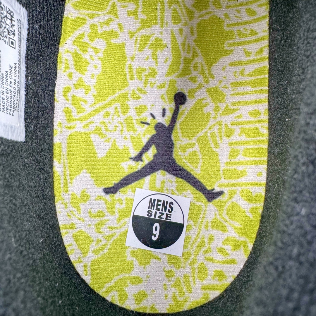 图片[12]-＃Y3纯原 Travis Scott x Jordan AJ Cut The Check TS倒钩联名魔术贴篮球鞋 米黑绿 FZ8117-102 注意默认配原盒盒子配套布袋不用加钱 退货丢失扣30元 原厂全套原楦原纸板冲刀磨具开发 原厂皮料加持 原厂港宝加持定型后跟R度完美 同源原厂电绣 鬼脸飞翼针数密度立体效果一致 百分百一致原鞋 原厂拉帮工艺 针距密度一致 后跟弧度收口自然不对折 极致一眼正品既视感 进口玻璃冲刀皮料裁剪零毛边 全鞋电脑针车工艺 品控清洁度最高QC检验标准 免检产品 原厂订购鞋盒、布袋、鞋标、防尘纸、鞋撑、鞋带 追求极致的原厂味道 配色方面采用白色为基础 搭配棕色框架呈现 完美还原了初代倒钩的配色设计 细节方面 标志性的反钩Swoosh采用米色点缀 鞋面还带有特殊的魔术贴细节 此外在鞋舌、后跟部分均带有Cactus Jack厂牌Logo 彰显鞋款特殊身份 尺码：36 36.5 37.5 38 38.5 39 40 40.5 41 42 42.5 43 44 44.5 45 46 47.5 48.5-选品中心