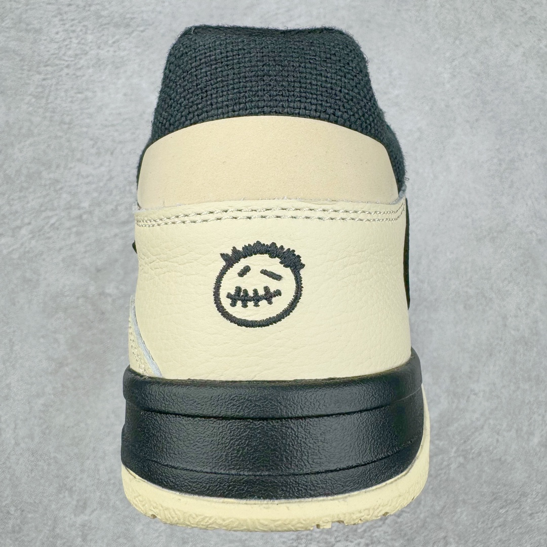 图片[8]-＃Y3纯原 Travis Scott x Jordan AJ Cut The Check TS倒钩联名魔术贴篮球鞋 米黑绿 FZ8117-102 注意默认配原盒盒子配套布袋不用加钱 退货丢失扣30元 原厂全套原楦原纸板冲刀磨具开发 原厂皮料加持 原厂港宝加持定型后跟R度完美 同源原厂电绣 鬼脸飞翼针数密度立体效果一致 百分百一致原鞋 原厂拉帮工艺 针距密度一致 后跟弧度收口自然不对折 极致一眼正品既视感 进口玻璃冲刀皮料裁剪零毛边 全鞋电脑针车工艺 品控清洁度最高QC检验标准 免检产品 原厂订购鞋盒、布袋、鞋标、防尘纸、鞋撑、鞋带 追求极致的原厂味道 配色方面采用白色为基础 搭配棕色框架呈现 完美还原了初代倒钩的配色设计 细节方面 标志性的反钩Swoosh采用米色点缀 鞋面还带有特殊的魔术贴细节 此外在鞋舌、后跟部分均带有Cactus Jack厂牌Logo 彰显鞋款特殊身份 尺码：36 36.5 37.5 38 38.5 39 40 40.5 41 42 42.5 43 44 44.5 45 46 47.5 48.5-选品中心