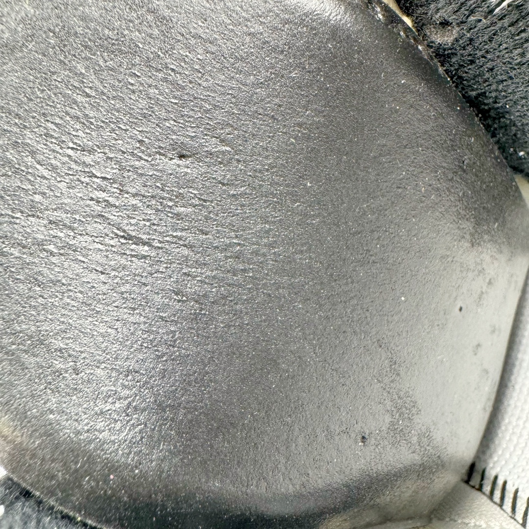 图片[10]-＃Y3纯原 Travis Scott x Jordan AJ Cut The Check TS倒钩联名魔术贴篮球鞋 米黑绿 FZ8117-102 注意默认配原盒盒子配套布袋不用加钱 退货丢失扣30元 原厂全套原楦原纸板冲刀磨具开发 原厂皮料加持 原厂港宝加持定型后跟R度完美 同源原厂电绣 鬼脸飞翼针数密度立体效果一致 百分百一致原鞋 原厂拉帮工艺 针距密度一致 后跟弧度收口自然不对折 极致一眼正品既视感 进口玻璃冲刀皮料裁剪零毛边 全鞋电脑针车工艺 品控清洁度最高QC检验标准 免检产品 原厂订购鞋盒、布袋、鞋标、防尘纸、鞋撑、鞋带 追求极致的原厂味道 配色方面采用白色为基础 搭配棕色框架呈现 完美还原了初代倒钩的配色设计 细节方面 标志性的反钩Swoosh采用米色点缀 鞋面还带有特殊的魔术贴细节 此外在鞋舌、后跟部分均带有Cactus Jack厂牌Logo 彰显鞋款特殊身份 尺码：36 36.5 37.5 38 38.5 39 40 40.5 41 42 42.5 43 44 44.5 45 46 47.5 48.5-选品中心