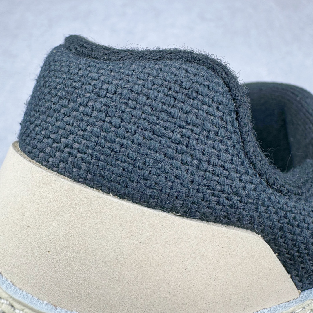 图片[15]-＃Y3纯原 Travis Scott x Jordan AJ Cut The Check TS倒钩联名魔术贴篮球鞋 米黑绿 FZ8117-102 注意默认配原盒盒子配套布袋不用加钱 退货丢失扣30元 原厂全套原楦原纸板冲刀磨具开发 原厂皮料加持 原厂港宝加持定型后跟R度完美 同源原厂电绣 鬼脸飞翼针数密度立体效果一致 百分百一致原鞋 原厂拉帮工艺 针距密度一致 后跟弧度收口自然不对折 极致一眼正品既视感 进口玻璃冲刀皮料裁剪零毛边 全鞋电脑针车工艺 品控清洁度最高QC检验标准 免检产品 原厂订购鞋盒、布袋、鞋标、防尘纸、鞋撑、鞋带 追求极致的原厂味道 配色方面采用白色为基础 搭配棕色框架呈现 完美还原了初代倒钩的配色设计 细节方面 标志性的反钩Swoosh采用米色点缀 鞋面还带有特殊的魔术贴细节 此外在鞋舌、后跟部分均带有Cactus Jack厂牌Logo 彰显鞋款特殊身份 尺码：36 36.5 37.5 38 38.5 39 40 40.5 41 42 42.5 43 44 44.5 45 46 47.5 48.5-选品中心