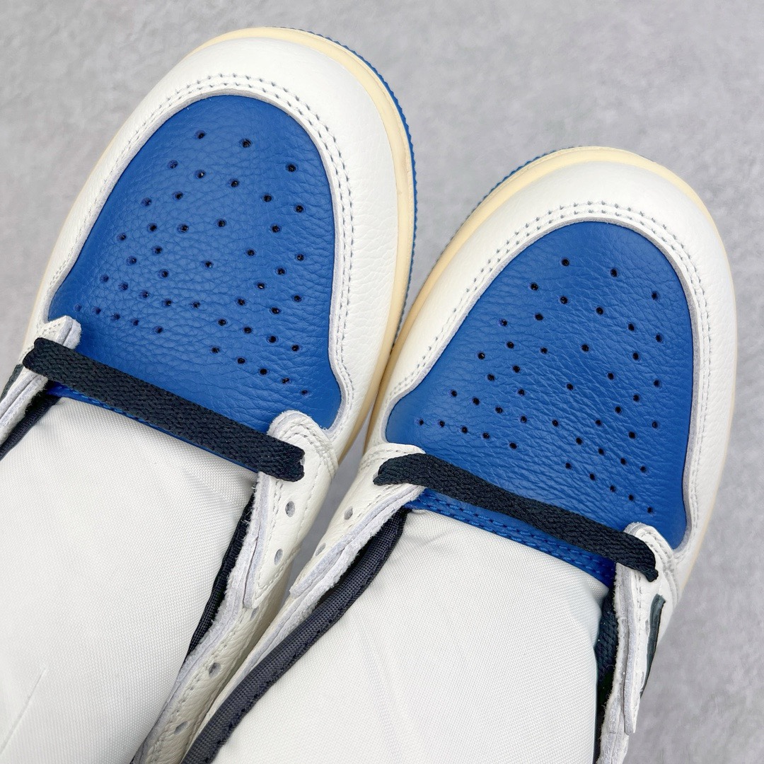图片[6]-＃H12同源特价 Travis Scott x Fragment x Air Jordan AJ1 High OG SP \\\”Military Blue\\\”闪电倒勾高帮 DH3227-105 原盒原配 外盒透明胶套 内侧字体 工整带凹凸感 原厂拉帮工艺 针距密度一致 全新升级网板中底 原楦原纸板开发 后跟弧度收口自然不对折 极致一眼正品既视感 原厂皮料 进口玻璃冲刀皮料裁剪零毛边 承诺百分百一致原鞋 全鞋电脑针车工艺 鞋面清洁度最高QC检验标准 控制溢胶 飞翼3D高频深度立体 鞋盒、防尘纸 均采购来自原厂 尺码：36 36.5 37.5 38 38.5 39 40 40.5 41 42 42.5 43 44 44.5 45 46 47.5-选品中心