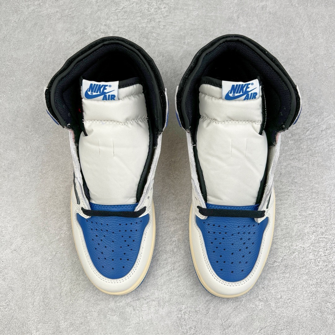 图片[2]-＃H12同源特价 Travis Scott x Fragment x Air Jordan AJ1 High OG SP \\\”Military Blue\\\”闪电倒勾高帮 DH3227-105 原盒原配 外盒透明胶套 内侧字体 工整带凹凸感 原厂拉帮工艺 针距密度一致 全新升级网板中底 原楦原纸板开发 后跟弧度收口自然不对折 极致一眼正品既视感 原厂皮料 进口玻璃冲刀皮料裁剪零毛边 承诺百分百一致原鞋 全鞋电脑针车工艺 鞋面清洁度最高QC检验标准 控制溢胶 飞翼3D高频深度立体 鞋盒、防尘纸 均采购来自原厂 尺码：36 36.5 37.5 38 38.5 39 40 40.5 41 42 42.5 43 44 44.5 45 46 47.5-选品中心