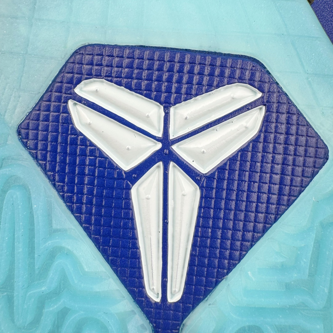 图片[20]-＃OG纯原 NK Zoom Kobe ZK5 科比5代 X-Ray 蓝色骨骼 HJ4303-400 Zoom Turbo气垫➕后掌EVA缓震 实战配置直接拉满 原楦纸板开发 鞋身流线型、后跟塑形 区分土肥圆 原档数据3D打印 鞋面细节匹配原版 全身鞋材卡料色独家定制 唯一正确喷漆SWOOSH NK专利Flyknit飞线科技，给予鞋身足够抗扭矩力 真实底模最大47.5 实战利器 专供海外市场 尺码：40 40.5 41 42 42.5 43 44 44.5 45 46 47.5 （脚宽、脚胖 建议买大半码）-选品中心