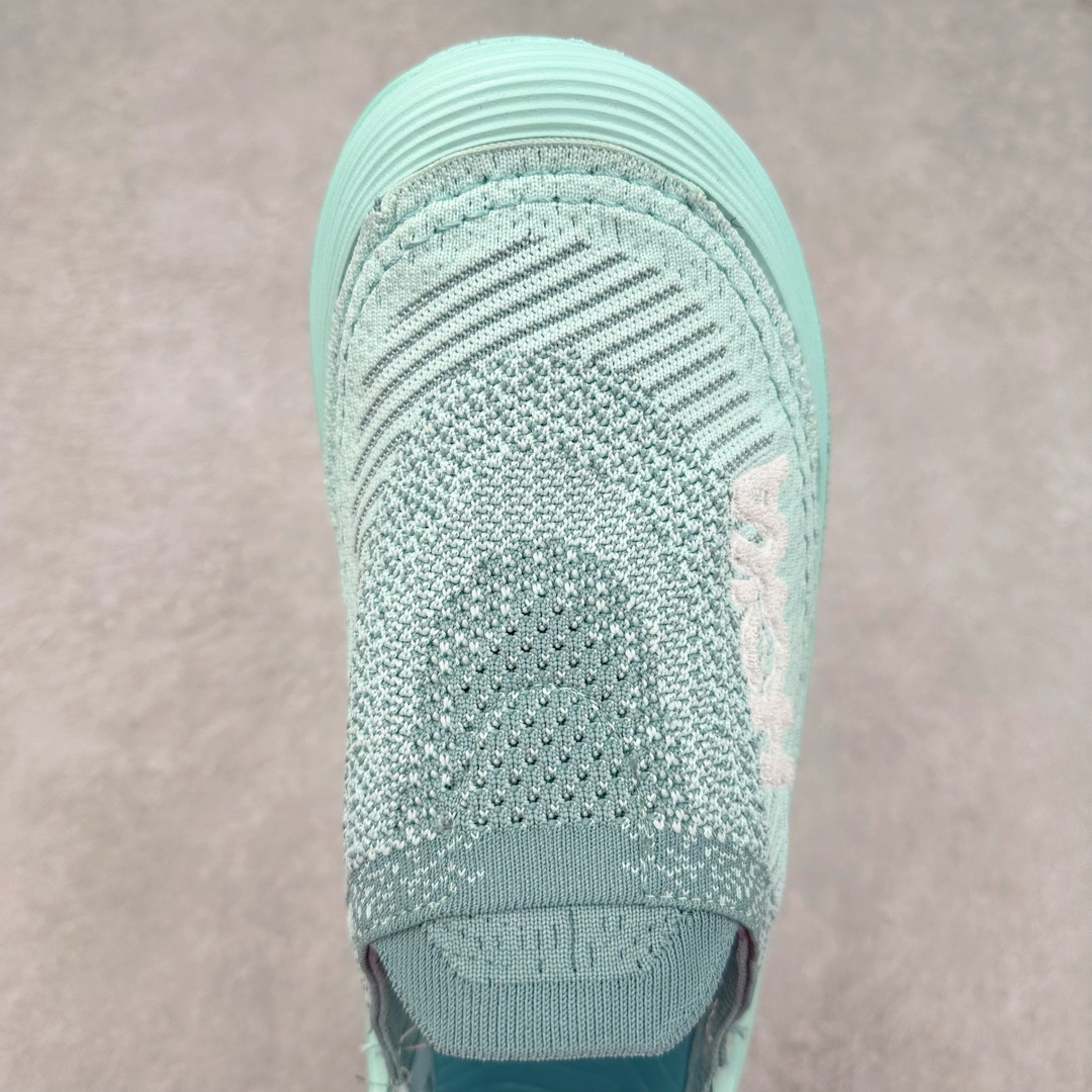 图片[4]-＃HK纯原 HOKA ONE ONE Restore TC 一脚蹬徒步舒适缓震运动鞋 继承了 HOKA ONE ONE® 标志性的缓冲中底，兼具轻盈脚感和出众缓震。NEWOK本期为大家准备了两款各具特色HOKA ONE ONE Restore TC 鞋款，希望能为你的夏日穿搭提供更多灵感。鞋款鞋面采用弹性布料，鞋面透气舒适，日常穿搭舒适不磨脚。鞋款以弹性松紧织带取代传统鞋带设计，省事又省心，“一脚蹬”简直是最具懒人属性的球鞋，低调朴素又不失质感。重量不到百克，依旧是外形“笨拙”实则是轻巧、舒适与安全兼备的品牌固有打法。搭配上，无论是夏日短裤造型，还是搭配你的长袜，Restore TC 能够满足你的多种穿搭。舒适程度堪比众多大牌“老头乐”，鞋底的厚厚的泡沫鞋垫让你深陷其中！尺码：36 36.5 37.5 38 38.5 39 40 40.5 41 42 42.5 43 44 44.5 45-选品中心