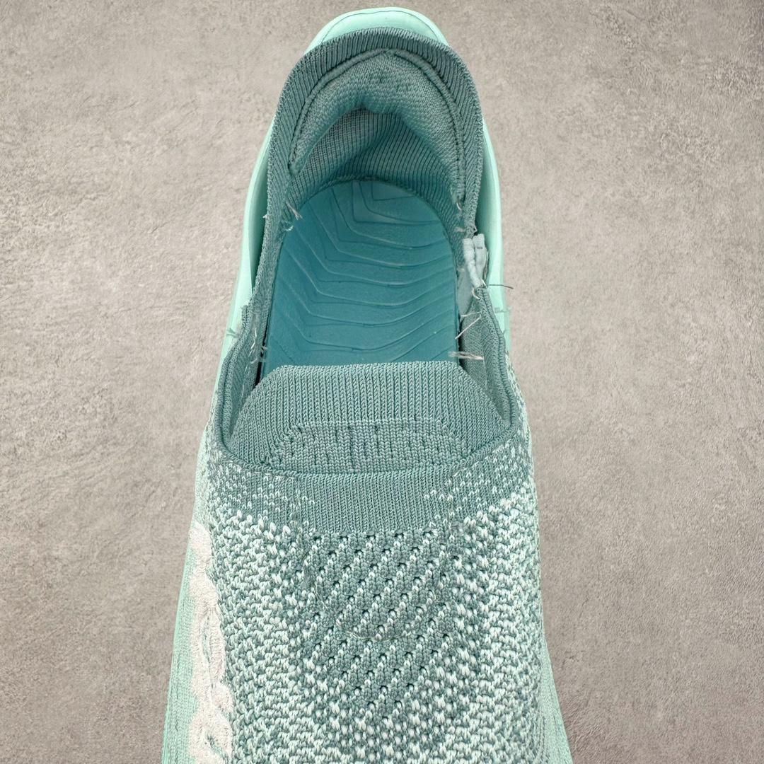 图片[5]-＃HK纯原 HOKA ONE ONE Restore TC 一脚蹬徒步舒适缓震运动鞋 继承了 HOKA ONE ONE® 标志性的缓冲中底，兼具轻盈脚感和出众缓震。NEWOK本期为大家准备了两款各具特色HOKA ONE ONE Restore TC 鞋款，希望能为你的夏日穿搭提供更多灵感。鞋款鞋面采用弹性布料，鞋面透气舒适，日常穿搭舒适不磨脚。鞋款以弹性松紧织带取代传统鞋带设计，省事又省心，“一脚蹬”简直是最具懒人属性的球鞋，低调朴素又不失质感。重量不到百克，依旧是外形“笨拙”实则是轻巧、舒适与安全兼备的品牌固有打法。搭配上，无论是夏日短裤造型，还是搭配你的长袜，Restore TC 能够满足你的多种穿搭。舒适程度堪比众多大牌“老头乐”，鞋底的厚厚的泡沫鞋垫让你深陷其中！尺码：36 36.5 37.5 38 38.5 39 40 40.5 41 42 42.5 43 44 44.5 45-选品中心