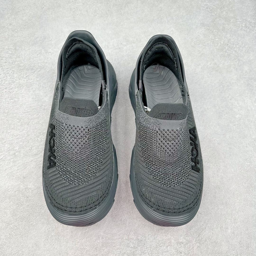 图片[2]-＃HK纯原 HOKA ONE ONE Restore TC 一脚蹬徒步舒适缓震运动鞋 继承了 HOKA ONE ONE® 标志性的缓冲中底，兼具轻盈脚感和出众缓震。NEWOK本期为大家准备了两款各具特色HOKA ONE ONE Restore TC 鞋款，希望能为你的夏日穿搭提供更多灵感。鞋款鞋面采用弹性布料，鞋面透气舒适，日常穿搭舒适不磨脚。鞋款以弹性松紧织带取代传统鞋带设计，省事又省心，“一脚蹬”简直是最具懒人属性的球鞋，低调朴素又不失质感。重量不到百克，依旧是外形“笨拙”实则是轻巧、舒适与安全兼备的品牌固有打法。搭配上，无论是夏日短裤造型，还是搭配你的长袜，Restore TC 能够满足你的多种穿搭。舒适程度堪比众多大牌“老头乐”，鞋底的厚厚的泡沫鞋垫让你深陷其中！尺码：36 36.5 37.5 38 38.5 39 40 40.5 41 42 42.5 43 44 44.5 45-选品中心