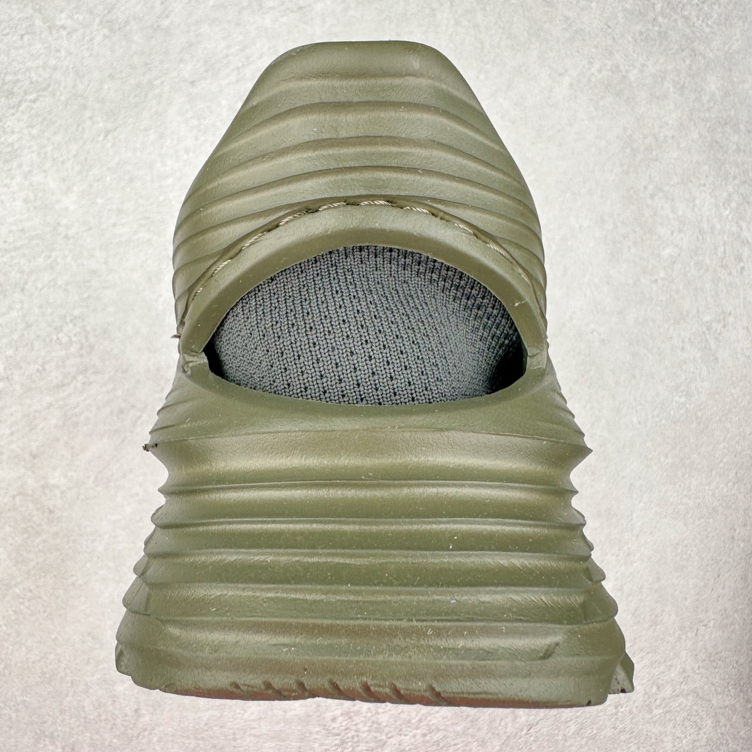 图片[8]-＃HK纯原 HOKA ONE ONE Restore TC 一脚蹬徒步舒适缓震运动鞋 继承了 HOKA ONE ONE® 标志性的缓冲中底，兼具轻盈脚感和出众缓震。NEWOK本期为大家准备了两款各具特色HOKA ONE ONE Restore TC 鞋款，希望能为你的夏日穿搭提供更多灵感。鞋款鞋面采用弹性布料，鞋面透气舒适，日常穿搭舒适不磨脚。鞋款以弹性松紧织带取代传统鞋带设计，省事又省心，“一脚蹬”简直是最具懒人属性的球鞋，低调朴素又不失质感。重量不到百克，依旧是外形“笨拙”实则是轻巧、舒适与安全兼备的品牌固有打法。搭配上，无论是夏日短裤造型，还是搭配你的长袜，Restore TC 能够满足你的多种穿搭。舒适程度堪比众多大牌“老头乐”，鞋底的厚厚的泡沫鞋垫让你深陷其中！尺码：36 36.5 37.5 38 38.5 39 40 40.5 41 42 42.5 43 44 44.5 45-选品中心