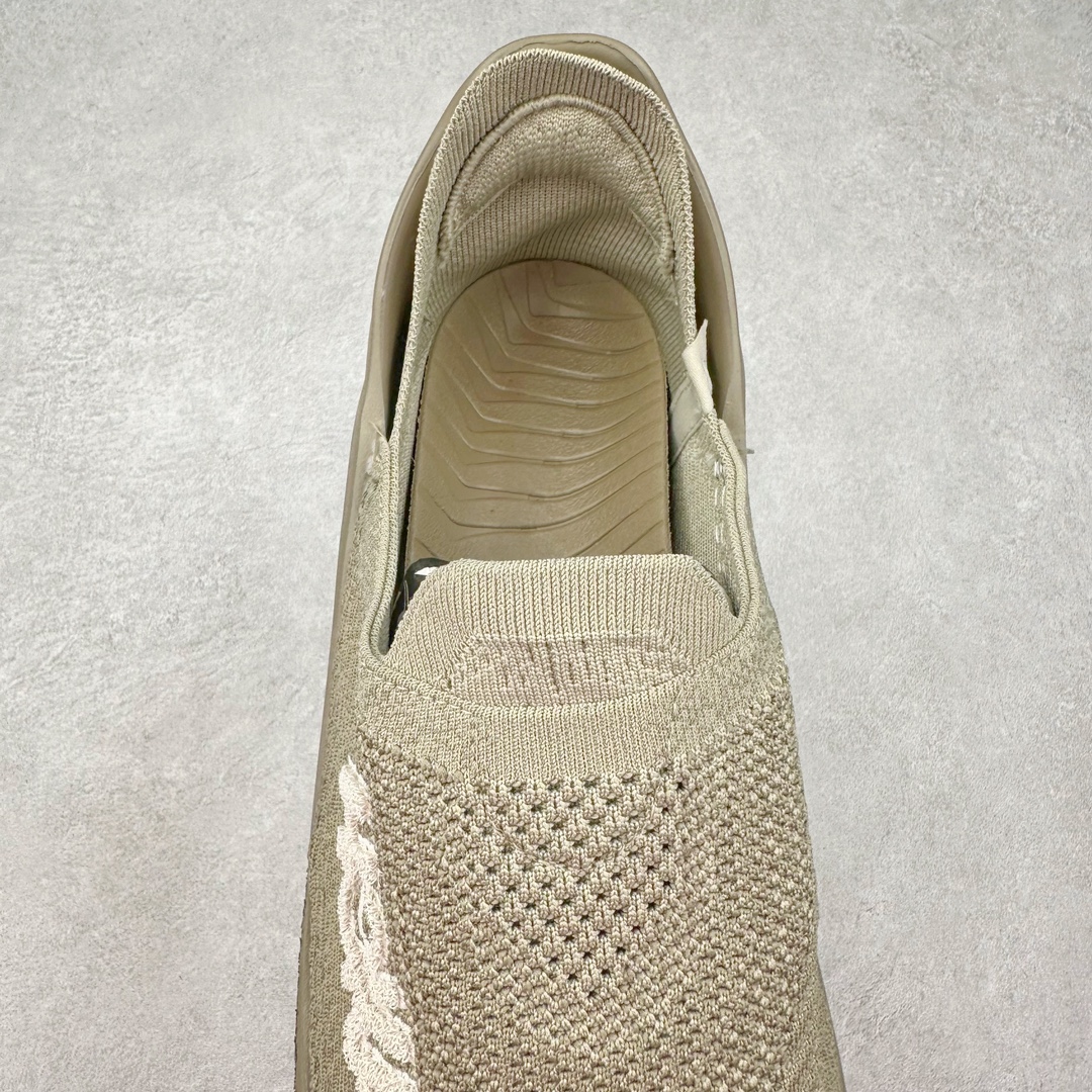 图片[5]-＃HK纯原 HOKA ONE ONE Restore TC 一脚蹬徒步舒适缓震运动鞋 继承了 HOKA ONE ONE® 标志性的缓冲中底，兼具轻盈脚感和出众缓震。NEWOK本期为大家准备了两款各具特色HOKA ONE ONE Restore TC 鞋款，希望能为你的夏日穿搭提供更多灵感。鞋款鞋面采用弹性布料，鞋面透气舒适，日常穿搭舒适不磨脚。鞋款以弹性松紧织带取代传统鞋带设计，省事又省心，“一脚蹬”简直是最具懒人属性的球鞋，低调朴素又不失质感。重量不到百克，依旧是外形“笨拙”实则是轻巧、舒适与安全兼备的品牌固有打法。搭配上，无论是夏日短裤造型，还是搭配你的长袜，Restore TC 能够满足你的多种穿搭。舒适程度堪比众多大牌“老头乐”，鞋底的厚厚的泡沫鞋垫让你深陷其中！尺码：36 36.5 37.5 38 38.5 39 40 40.5 41 42 42.5 43 44 44.5 45-选品中心