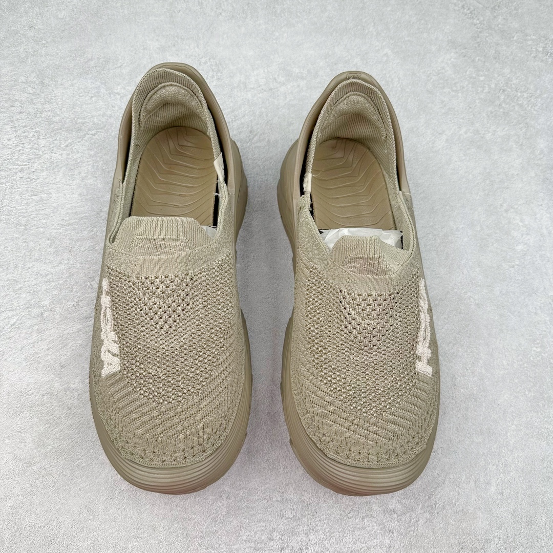 图片[2]-＃HK纯原 HOKA ONE ONE Restore TC 一脚蹬徒步舒适缓震运动鞋 继承了 HOKA ONE ONE® 标志性的缓冲中底，兼具轻盈脚感和出众缓震。NEWOK本期为大家准备了两款各具特色HOKA ONE ONE Restore TC 鞋款，希望能为你的夏日穿搭提供更多灵感。鞋款鞋面采用弹性布料，鞋面透气舒适，日常穿搭舒适不磨脚。鞋款以弹性松紧织带取代传统鞋带设计，省事又省心，“一脚蹬”简直是最具懒人属性的球鞋，低调朴素又不失质感。重量不到百克，依旧是外形“笨拙”实则是轻巧、舒适与安全兼备的品牌固有打法。搭配上，无论是夏日短裤造型，还是搭配你的长袜，Restore TC 能够满足你的多种穿搭。舒适程度堪比众多大牌“老头乐”，鞋底的厚厚的泡沫鞋垫让你深陷其中！尺码：36 36.5 37.5 38 38.5 39 40 40.5 41 42 42.5 43 44 44.5 45-选品中心