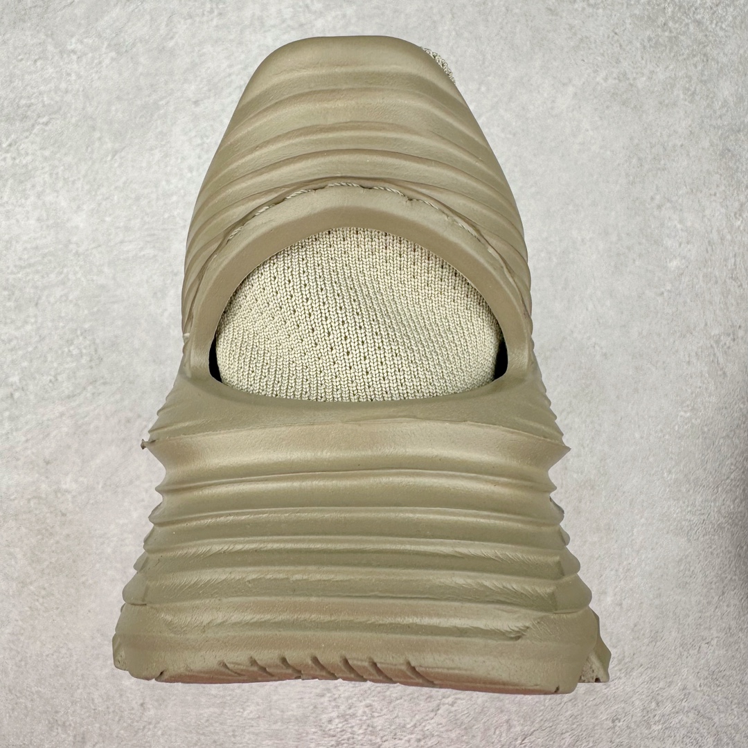 图片[8]-＃HK纯原 HOKA ONE ONE Restore TC 一脚蹬徒步舒适缓震运动鞋 继承了 HOKA ONE ONE® 标志性的缓冲中底，兼具轻盈脚感和出众缓震。NEWOK本期为大家准备了两款各具特色HOKA ONE ONE Restore TC 鞋款，希望能为你的夏日穿搭提供更多灵感。鞋款鞋面采用弹性布料，鞋面透气舒适，日常穿搭舒适不磨脚。鞋款以弹性松紧织带取代传统鞋带设计，省事又省心，“一脚蹬”简直是最具懒人属性的球鞋，低调朴素又不失质感。重量不到百克，依旧是外形“笨拙”实则是轻巧、舒适与安全兼备的品牌固有打法。搭配上，无论是夏日短裤造型，还是搭配你的长袜，Restore TC 能够满足你的多种穿搭。舒适程度堪比众多大牌“老头乐”，鞋底的厚厚的泡沫鞋垫让你深陷其中！尺码：36 36.5 37.5 38 38.5 39 40 40.5 41 42 42.5 43 44 44.5 45-选品中心