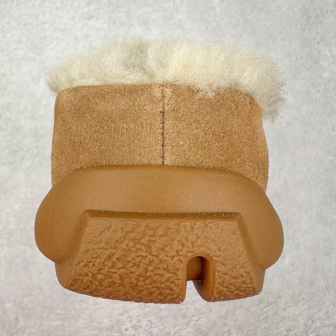 图片[8]-＃GD UGG 5888经典秋冬羊皮毛一体雪地靴 隆丰A级澳洲进口羊皮毛一体 完全遵循ZP工艺流程 代工厂原厂版师 秉承无原鞋不开发选择 注重每一处细节 市面最正版型 TREADLITE\\\”轻翼\\\”科技外底 轻便/耐用/柔韧/桩型【售后郑重承诺】一个月内若出现重大脱胶/断底等质量问题 直接为您换新 翻毛皮鞋面 细腻亲肤再生聚酯纤维滚边 舒适易打理 保暖性佳 UGG plush™ 里衬和内底 茸软亲肤 舒适暖足 经典鞋型搭配轻盈厚底 稳稳拿捏秋冬出街时髦造型 Treadlite by UGG 轻翼大底 轻盈缓震 为双足减负 舒适轻便 助你轻松畅玩整天 尺码：35 36 37 38 39 40-选品中心