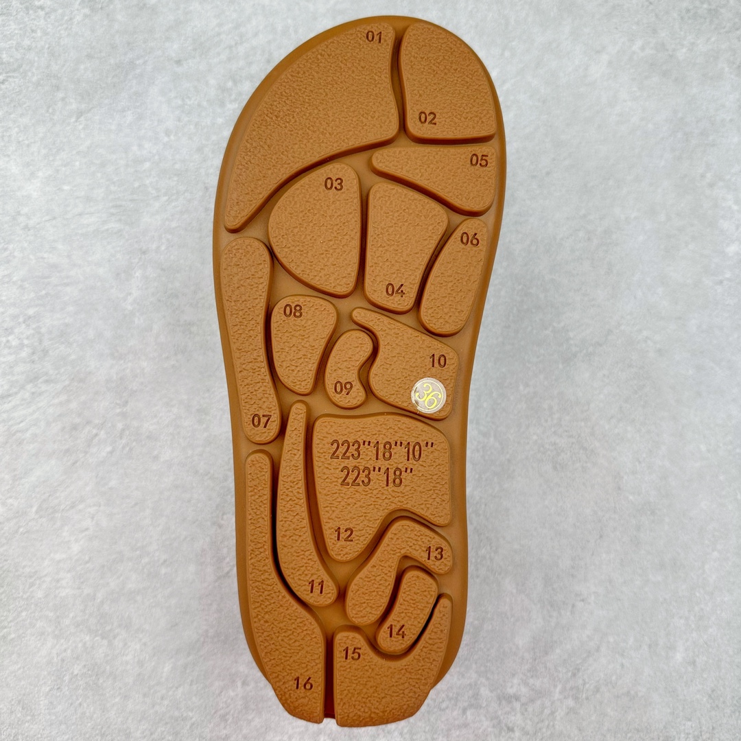 图片[9]-＃GD UGG 5888经典秋冬羊皮毛一体雪地靴 隆丰A级澳洲进口羊皮毛一体 完全遵循ZP工艺流程 代工厂原厂版师 秉承无原鞋不开发选择 注重每一处细节 市面最正版型 TREADLITE\\\”轻翼\\\”科技外底 轻便/耐用/柔韧/桩型【售后郑重承诺】一个月内若出现重大脱胶/断底等质量问题 直接为您换新 翻毛皮鞋面 细腻亲肤再生聚酯纤维滚边 舒适易打理 保暖性佳 UGG plush™ 里衬和内底 茸软亲肤 舒适暖足 经典鞋型搭配轻盈厚底 稳稳拿捏秋冬出街时髦造型 Treadlite by UGG 轻翼大底 轻盈缓震 为双足减负 舒适轻便 助你轻松畅玩整天 尺码：35 36 37 38 39 40-选品中心