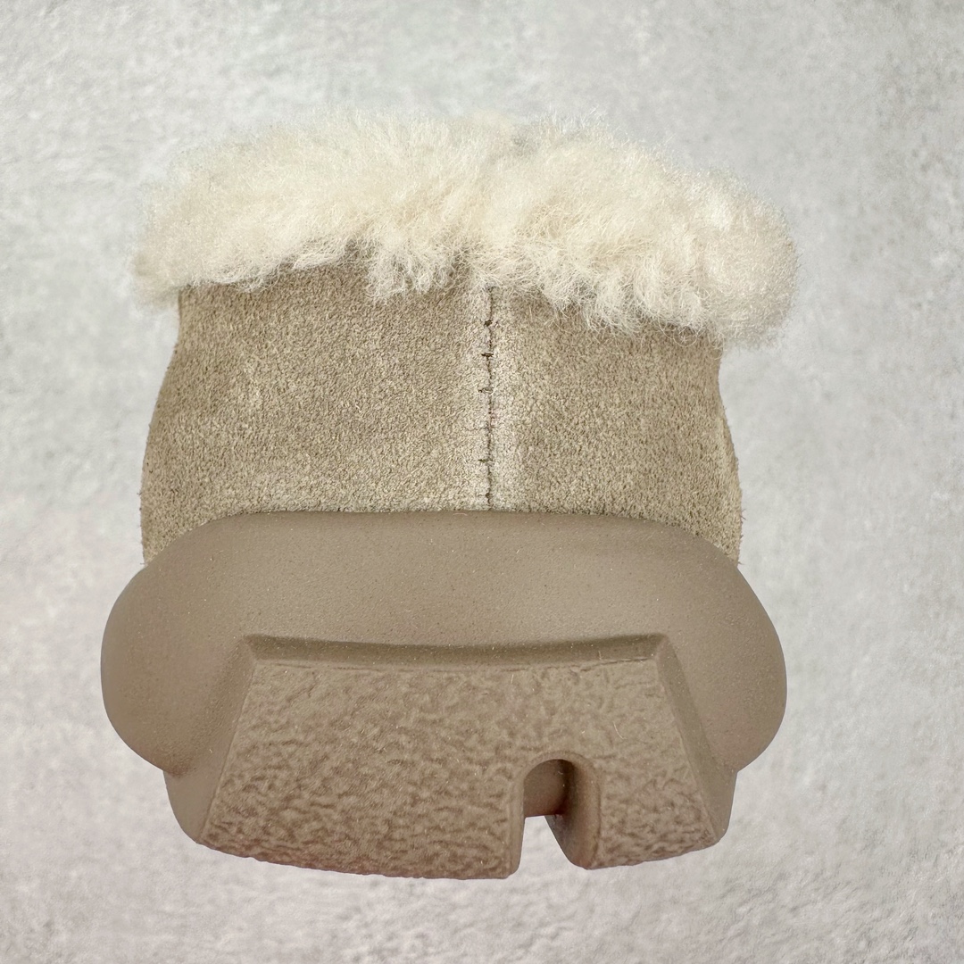 图片[8]-＃GD UGG 5888经典秋冬羊皮毛一体雪地靴 隆丰A级澳洲进口羊皮毛一体 完全遵循ZP工艺流程 代工厂原厂版师 秉承无原鞋不开发选择 注重每一处细节 市面最正版型 TREADLITE\\\”轻翼\\\”科技外底 轻便/耐用/柔韧/桩型【售后郑重承诺】一个月内若出现重大脱胶/断底等质量问题 直接为您换新 翻毛皮鞋面 细腻亲肤再生聚酯纤维滚边 舒适易打理 保暖性佳 UGG plush™ 里衬和内底 茸软亲肤 舒适暖足 经典鞋型搭配轻盈厚底 稳稳拿捏秋冬出街时髦造型 Treadlite by UGG 轻翼大底 轻盈缓震 为双足减负 舒适轻便 助你轻松畅玩整天 尺码：35 36 37 38 39 40-选品中心