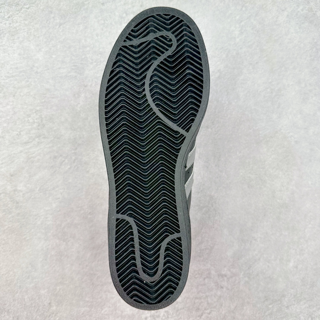 图片[9]-AD Originals Superstar 经典复古贝壳头板鞋 EG4959 诞生于1969年 是第一双将全皮面鞋 身与橡胶鞋头结合在一起的低帮篮球鞋 Superstar最开始 是作为高帮篮球鞋Pro Model的低帮版本而出现的 但因为其独特和醒目的橡胶鞋头造型而让大家熟知 被大家形象地称为\\\”shelltoe\\\”贝壳头 在70年代的美国职业篮球场上 接近3/4的NBA球员都将这双Superstar作为场上用鞋 80年代之后 经过不断的改良和发展 Superstar逐渐成为横跨时装、音乐、街头文化、休闲和运动等各大领域的时尚潮鞋 尺码：36 36.5 37 38 38.5 39 40 40.5 41 42 42.5 43 44 44.5 45-选品中心