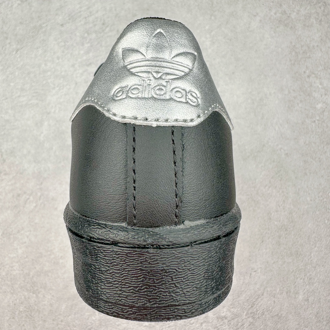 图片[8]-AD Originals Superstar 经典复古贝壳头板鞋 EG4959 诞生于1969年 是第一双将全皮面鞋 身与橡胶鞋头结合在一起的低帮篮球鞋 Superstar最开始 是作为高帮篮球鞋Pro Model的低帮版本而出现的 但因为其独特和醒目的橡胶鞋头造型而让大家熟知 被大家形象地称为\\\”shelltoe\\\”贝壳头 在70年代的美国职业篮球场上 接近3/4的NBA球员都将这双Superstar作为场上用鞋 80年代之后 经过不断的改良和发展 Superstar逐渐成为横跨时装、音乐、街头文化、休闲和运动等各大领域的时尚潮鞋 尺码：36 36.5 37 38 38.5 39 40 40.5 41 42 42.5 43 44 44.5 45-选品中心