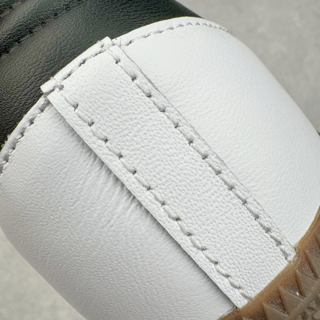 图片[15]-＃CS纯原 AD Original Samba OG 复古经典轻便板鞋 白黑 B75806 原装头层牛皮加持 正确烫金高频细节 原装纳米超迁皮料 独家私模橡胶大底 原盒原配 正确黑色中底布 过宽过胶 这款桑巴鞋展示了高质量的工艺 带有装饰的超锁缝制和无缝的手感 柔软、柔软的皮革造型和标志性的3条纹完成了精致的外观 正规合身鞋带 鞋面上有绒面鞋垫 橡胶鞋底 享受正畸套筒软感 自50年代首次亮相以来就一直在赢得粉丝的青睐 尺码：36 36.5 37.5 38 38.5 39 40 40.5 41 42 42.5 43 44 44.5 45-选品中心