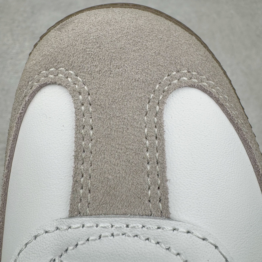 图片[14]-＃CS纯原 AD Original Samba OG 复古经典轻便板鞋 白黑 B75806 原装头层牛皮加持 正确烫金高频细节 原装纳米超迁皮料 独家私模橡胶大底 原盒原配 正确黑色中底布 过宽过胶 这款桑巴鞋展示了高质量的工艺 带有装饰的超锁缝制和无缝的手感 柔软、柔软的皮革造型和标志性的3条纹完成了精致的外观 正规合身鞋带 鞋面上有绒面鞋垫 橡胶鞋底 享受正畸套筒软感 自50年代首次亮相以来就一直在赢得粉丝的青睐 尺码：36 36.5 37.5 38 38.5 39 40 40.5 41 42 42.5 43 44 44.5 45-选品中心