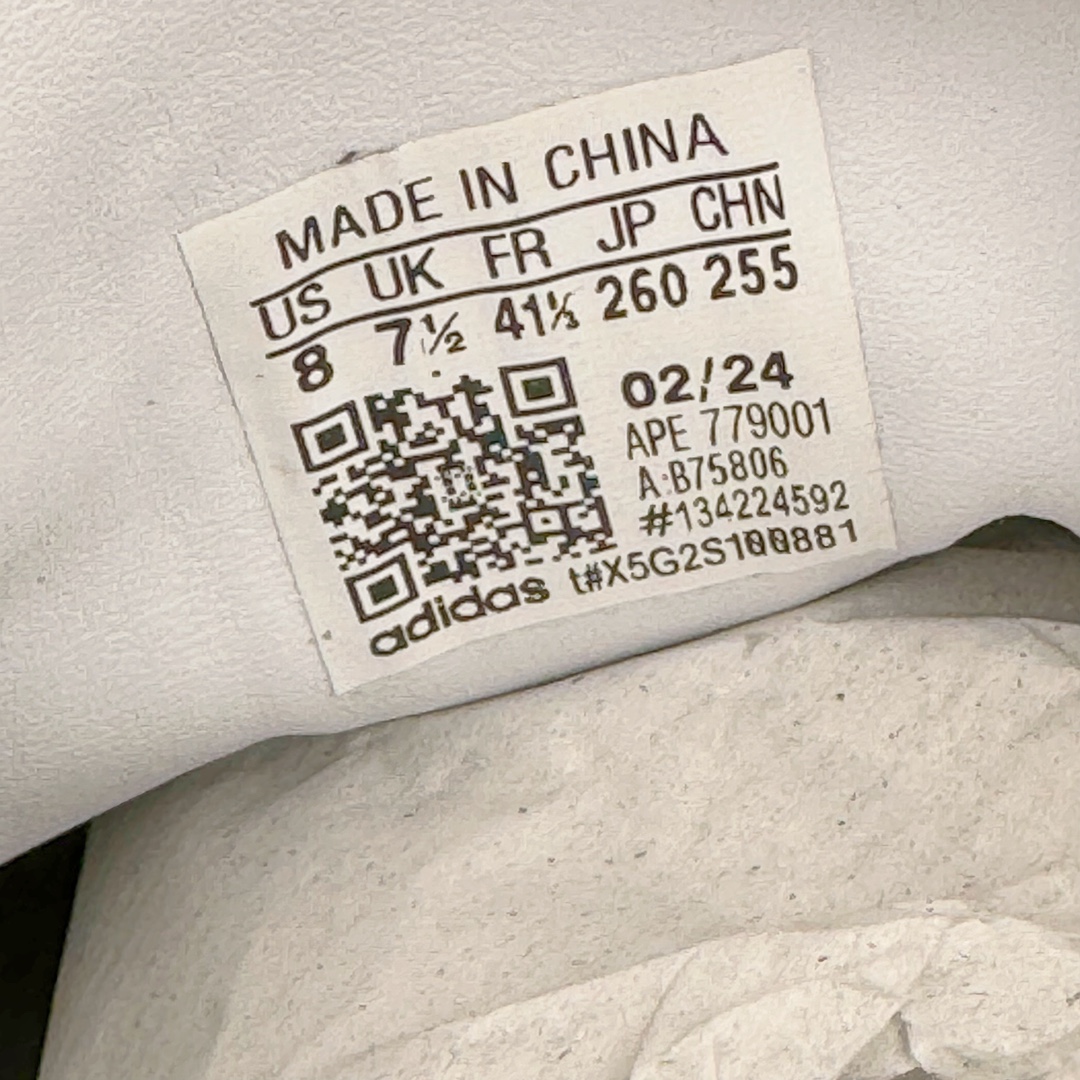 图片[12]-＃CS纯原 AD Original Samba OG 复古经典轻便板鞋 白黑 B75806 原装头层牛皮加持 正确烫金高频细节 原装纳米超迁皮料 独家私模橡胶大底 原盒原配 正确黑色中底布 过宽过胶 这款桑巴鞋展示了高质量的工艺 带有装饰的超锁缝制和无缝的手感 柔软、柔软的皮革造型和标志性的3条纹完成了精致的外观 正规合身鞋带 鞋面上有绒面鞋垫 橡胶鞋底 享受正畸套筒软感 自50年代首次亮相以来就一直在赢得粉丝的青睐 尺码：36 36.5 37.5 38 38.5 39 40 40.5 41 42 42.5 43 44 44.5 45-选品中心