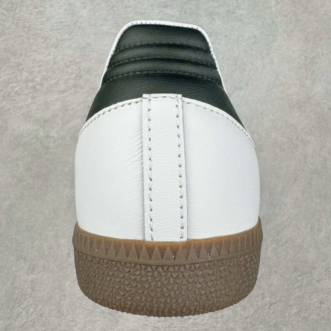 图片[8]-＃CS纯原 AD Original Samba OG 复古经典轻便板鞋 白黑 B75806 原装头层牛皮加持 正确烫金高频细节 原装纳米超迁皮料 独家私模橡胶大底 原盒原配 正确黑色中底布 过宽过胶 这款桑巴鞋展示了高质量的工艺 带有装饰的超锁缝制和无缝的手感 柔软、柔软的皮革造型和标志性的3条纹完成了精致的外观 正规合身鞋带 鞋面上有绒面鞋垫 橡胶鞋底 享受正畸套筒软感 自50年代首次亮相以来就一直在赢得粉丝的青睐 尺码：36 36.5 37.5 38 38.5 39 40 40.5 41 42 42.5 43 44 44.5 45-选品中心