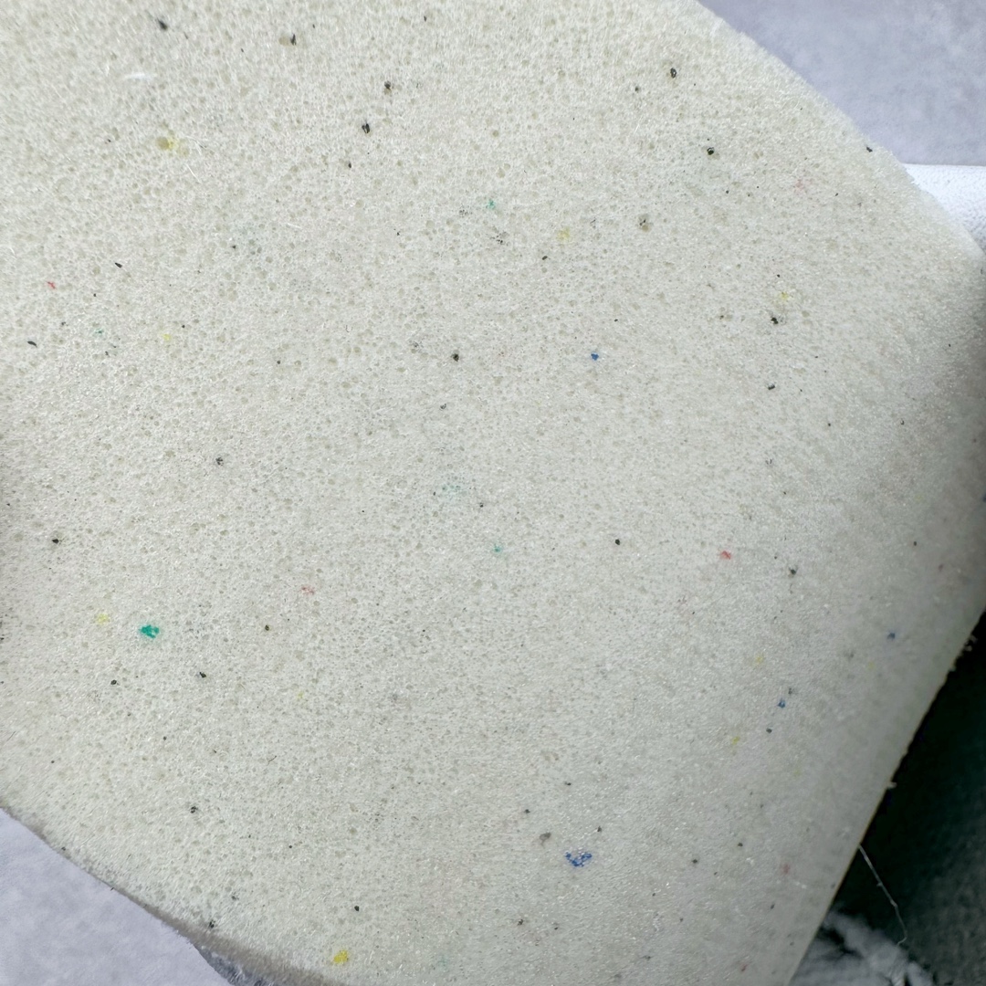 图片[11]-＃CS纯原 AD Original Samba OG 复古经典轻便板鞋 白黑 B75806 原装头层牛皮加持 正确烫金高频细节 原装纳米超迁皮料 独家私模橡胶大底 原盒原配 正确黑色中底布 过宽过胶 这款桑巴鞋展示了高质量的工艺 带有装饰的超锁缝制和无缝的手感 柔软、柔软的皮革造型和标志性的3条纹完成了精致的外观 正规合身鞋带 鞋面上有绒面鞋垫 橡胶鞋底 享受正畸套筒软感 自50年代首次亮相以来就一直在赢得粉丝的青睐 尺码：36 36.5 37.5 38 38.5 39 40 40.5 41 42 42.5 43 44 44.5 45-选品中心