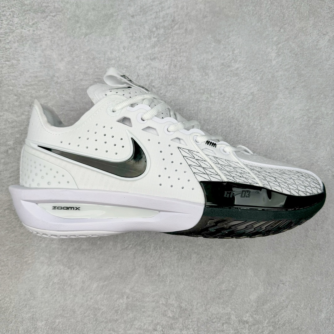 ＃F版 NK G.T. Cut 3.0 EP GT3代实战篮球鞋 DV2913-102 该鞋款采用出众回弹设计 为切入、转向和移步篮筐提供出色的能量回馈 回弹性能带来弹力充沛的迈步体验 助你爆发疾速 全掌型 ZoomX 泡绵 缔造弹力出众的轻盈迈步体验 助你在比赛升温时能够急速快攻 驰骋全场 鞋面绳线与鞋带相结合 有助稳固前足 后跟搭配加垫鞋口 为脚踝营造舒适稳固感受 全掌型 ZoomX 泡绵 能够带来出众的能量回馈 前足外侧采用精巧塑料覆面 在瞬间爆发时提供稳固脚感 尺码：39 40 40.5 41 42 42.5 43 44 44.5 45 46-选品中心