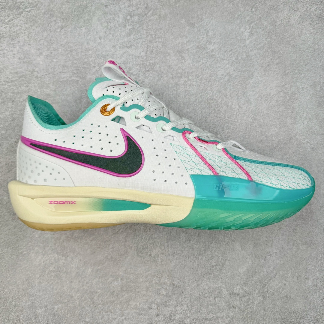 ＃F版 NK G.T. Cut 3.0 EP GT3代实战篮球鞋 HM3699-161 该鞋款采用出众回弹设计 为切入、转向和移步篮筐提供出色的能量回馈 回弹性能带来弹力充沛的迈步体验 助你爆发疾速 全掌型 ZoomX 泡绵 缔造弹力出众的轻盈迈步体验 助你在比赛升温时能够急速快攻 驰骋全场 鞋面绳线与鞋带相结合 有助稳固前足 后跟搭配加垫鞋口 为脚踝营造舒适稳固感受 全掌型 ZoomX 泡绵 能够带来出众的能量回馈 前足外侧采用精巧塑料覆面 在瞬间爆发时提供稳固脚感 尺码：39 40 40.5 41 42 42.5 43 44 44.5 45 46-选品中心