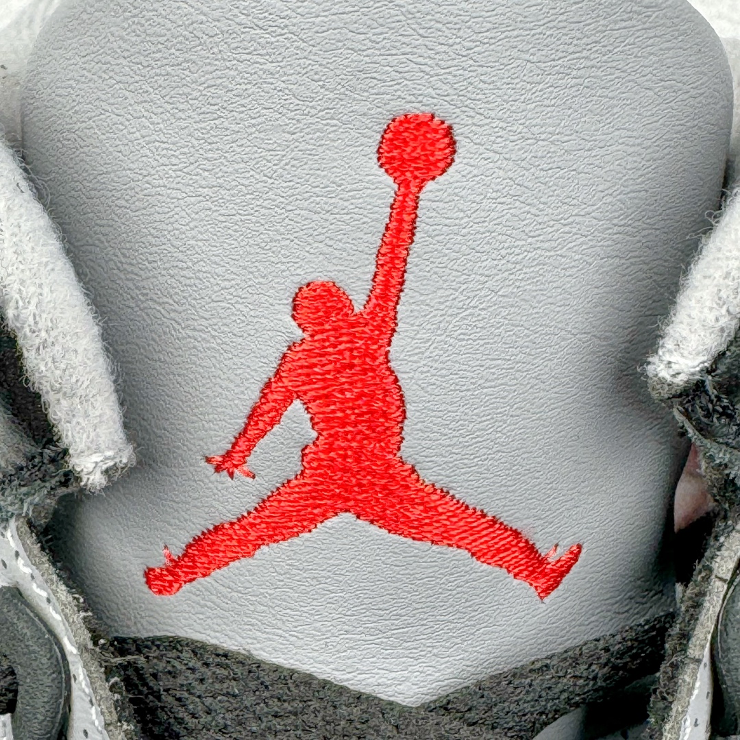 图片[19]-＃GX纯原 Air Jordan AJ3 Retro 复刻黑水泥 DN3707-010 圈内最强三代系列 匠心打造 开发时长超过半年 目前可过各类鉴定或无法鉴定 裸鞋随便操作 全套原纸板楦头开发 原厂大底磨具加持立体防滑纹理 原装可视Air Sole气垫 原汁原味最完美的三代版型 唯一正确鞋头趴度弧度高度鞋身腰线 原厂TPU彩虹扎染后跟饰片 正确内里反口里网布 皮料菱角分明不变形无多余毛边 广东原厂zp同批次手工大底描漆拉丝 市场唯一原厂鞋扣模具 原厂织唛标 原厂飞人电绣工艺 尾指中部跳三针 独家绑鞋带手法 印刷中底布 四线拉帮 米色美纹纸贴合固定 进口港宝加持 后跟自然饱满 全鞋荧光划线卡点 追求极致完美 每一双都是工艺品 多重QC质检 超越公司货的品控标准 实实在在的免检产品 尺码：40 40.5 41 42 42.5 43 44 44.5 45 45.5 46 47.5 48.5-选品中心