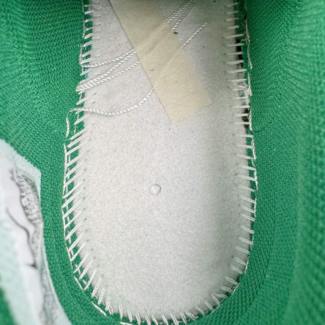 图片[11]-＃神版特价清仓 NK Dunk Low 实力大厂出品 全套原纸板楦头开发 确保原汁原味 完美呈现DUNK版型 一比一鞋头弧度高度鞋身弧度 此版本只针对中端市场 皮料材质有所更替 其他数据细节工艺流程均保持一致 绝不口嗨 细节品控鞋型随意对比 独家私模官方第六代原厂航空铝磨具打磨大底 鞋头坡度极致还原 无解鞋型 原盒原配 圈内天花板工艺 原厂玻璃冲刀 超高清洁度 全鞋零毛边皮料切割 原厂中底布点胶 中底布拉帮走线遵循公司 尺码对应库存‼️-选品中心