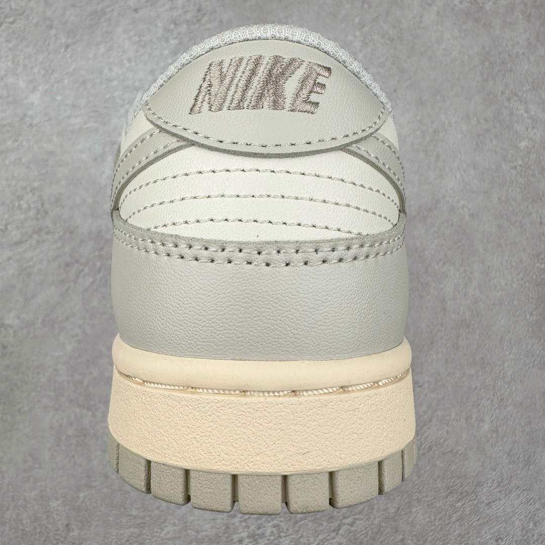 图片[8]-＃神版特价清仓 NK Dunk Low 实力大厂出品 全套原纸板楦头开发 确保原汁原味 完美呈现DUNK版型 一比一鞋头弧度高度鞋身弧度 此版本只针对中端市场 皮料材质有所更替 其他数据细节工艺流程均保持一致 绝不口嗨 细节品控鞋型随意对比 独家私模官方第六代原厂航空铝磨具打磨大底 鞋头坡度极致还原 无解鞋型 原盒原配 圈内天花板工艺 原厂玻璃冲刀 超高清洁度 全鞋零毛边皮料切割 原厂中底布点胶 中底布拉帮走线遵循公司 尺码对应库存‼️-选品中心