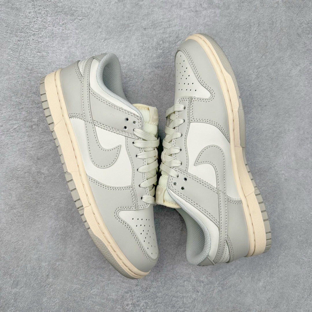 图片[3]-＃神版特价清仓 NK Dunk Low 实力大厂出品 全套原纸板楦头开发 确保原汁原味 完美呈现DUNK版型 一比一鞋头弧度高度鞋身弧度 此版本只针对中端市场 皮料材质有所更替 其他数据细节工艺流程均保持一致 绝不口嗨 细节品控鞋型随意对比 独家私模官方第六代原厂航空铝磨具打磨大底 鞋头坡度极致还原 无解鞋型 原盒原配 圈内天花板工艺 原厂玻璃冲刀 超高清洁度 全鞋零毛边皮料切割 原厂中底布点胶 中底布拉帮走线遵循公司 尺码对应库存‼️-选品中心