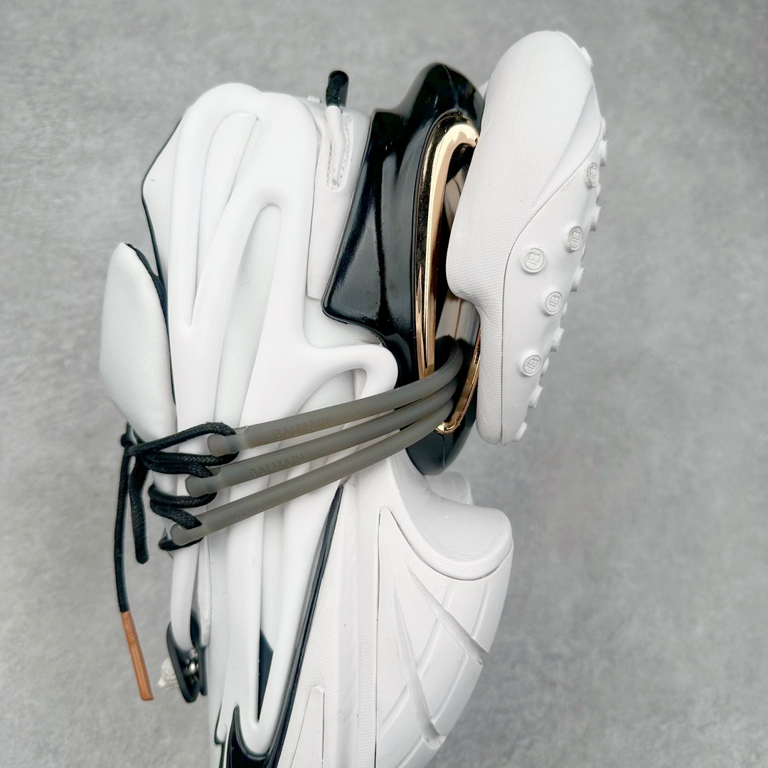 图片[7]-宇宙飞船前卫造型 演绎未来风格 法国时装设计师皮埃尔·巴尔曼主理品牌-巴尔曼/Balmain Unicorn Low Sneakers 独角兽系列低帮增高厚前卫老爹风休闲运动慢跑鞋 #男女鞋原楦原纸版开发版型#采用热熔处理高密太空棉鞋面材质#原版一致硬质大礼盒及附送防尘袋#灌注式超软PU脚感乳胶物料鞋垫#全新开发8层组合夸张鞋底#中底嵌入EVA轻量缓震物料 BALMAIN 正式推出全新 UNICORN 运动鞋 鞋款在最近的 BALMAIN 时装秀上已经亮相 它有着全新的廓形并融入了“新法式风格” 同时它有着流畅的线条以及多个组成模块，并有舒适性减震缓冲系统来提升脚感 Unicorn鞋款系列块状拼合的船型鞋身来自神话世界中的「独角兽」 力与美的型态兼容在既存球鞋领域带来未知异彩 其添识一眼即可辨认的「金属狮首」 更是象征着Balmain在设计上勇敢尝试的野性呼唤 尺码：35-46-选品中心