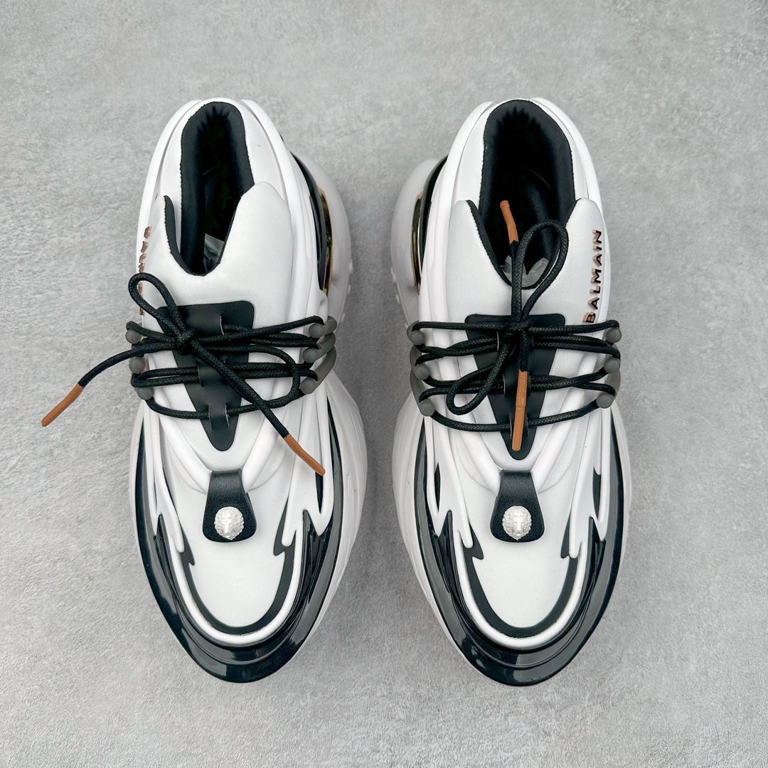 图片[2]-宇宙飞船前卫造型 演绎未来风格 法国时装设计师皮埃尔·巴尔曼主理品牌-巴尔曼/Balmain Unicorn Low Sneakers 独角兽系列低帮增高厚前卫老爹风休闲运动慢跑鞋 #男女鞋原楦原纸版开发版型#采用热熔处理高密太空棉鞋面材质#原版一致硬质大礼盒及附送防尘袋#灌注式超软PU脚感乳胶物料鞋垫#全新开发8层组合夸张鞋底#中底嵌入EVA轻量缓震物料 BALMAIN 正式推出全新 UNICORN 运动鞋 鞋款在最近的 BALMAIN 时装秀上已经亮相 它有着全新的廓形并融入了“新法式风格” 同时它有着流畅的线条以及多个组成模块，并有舒适性减震缓冲系统来提升脚感 Unicorn鞋款系列块状拼合的船型鞋身来自神话世界中的「独角兽」 力与美的型态兼容在既存球鞋领域带来未知异彩 其添识一眼即可辨认的「金属狮首」 更是象征着Balmain在设计上勇敢尝试的野性呼唤 尺码：35-46-选品中心