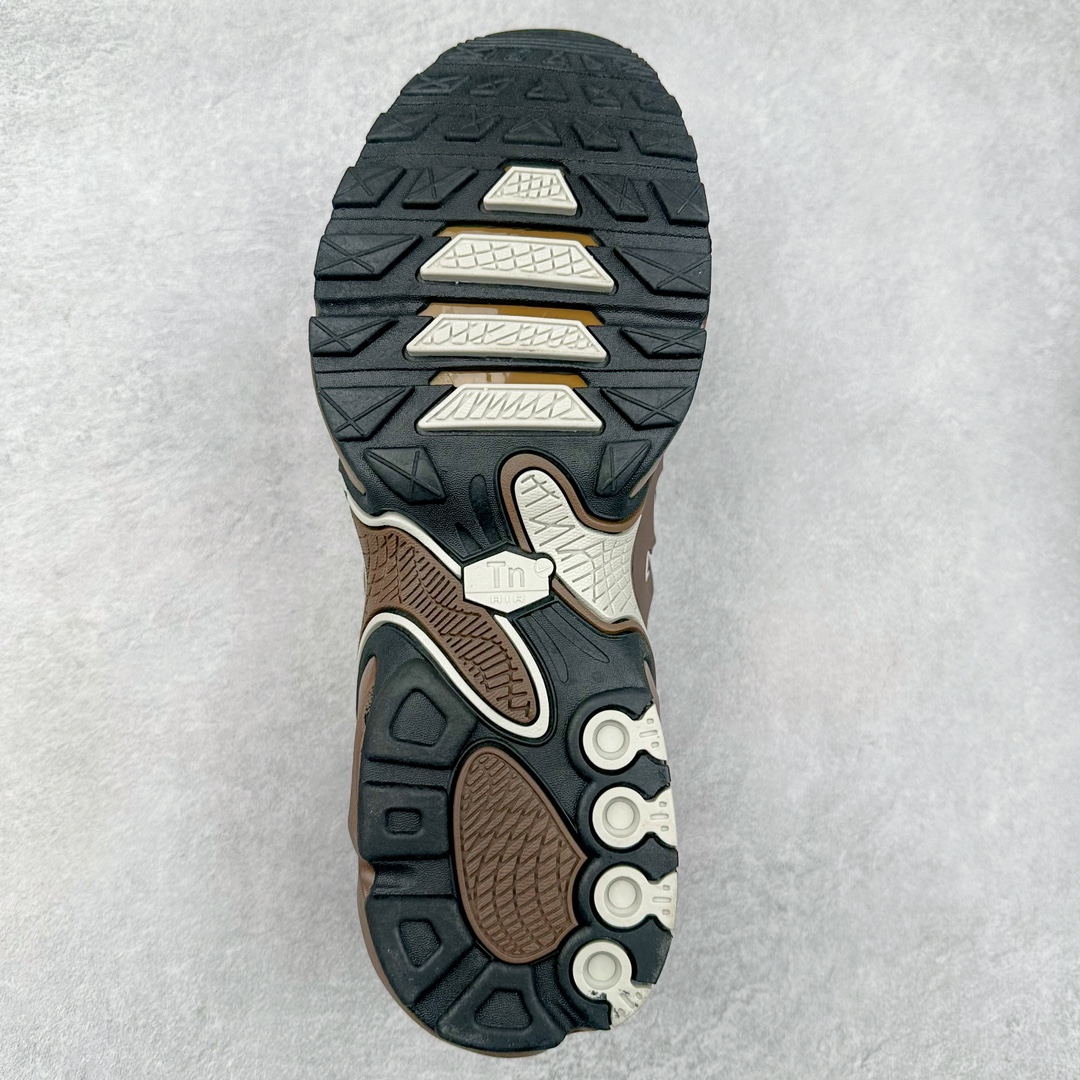 图片[9]-＃特价福利 NK Air Max Plus Drift 复古气垫跑鞋 中底造型大部分保留，仅在前段追加了加固上翻 鞋面的经典轮廓得以重塑 带来更契合现代审美的外观 整双鞋采用撞色妆点 鞋面采用网眼布和皮革材质打造 鞋舌处带有 3M 反光科技 鞋垫处和鞋后跟印有 “TN” 字样 彰显鞋款身份 配置方面中底搭载 Air Max 科技 保证了日常穿着的缓震性 尺码：36 36.5 37.5 38 38.5 39 40 40.5 41 42 42.5 43 44 44.5 45-选品中心