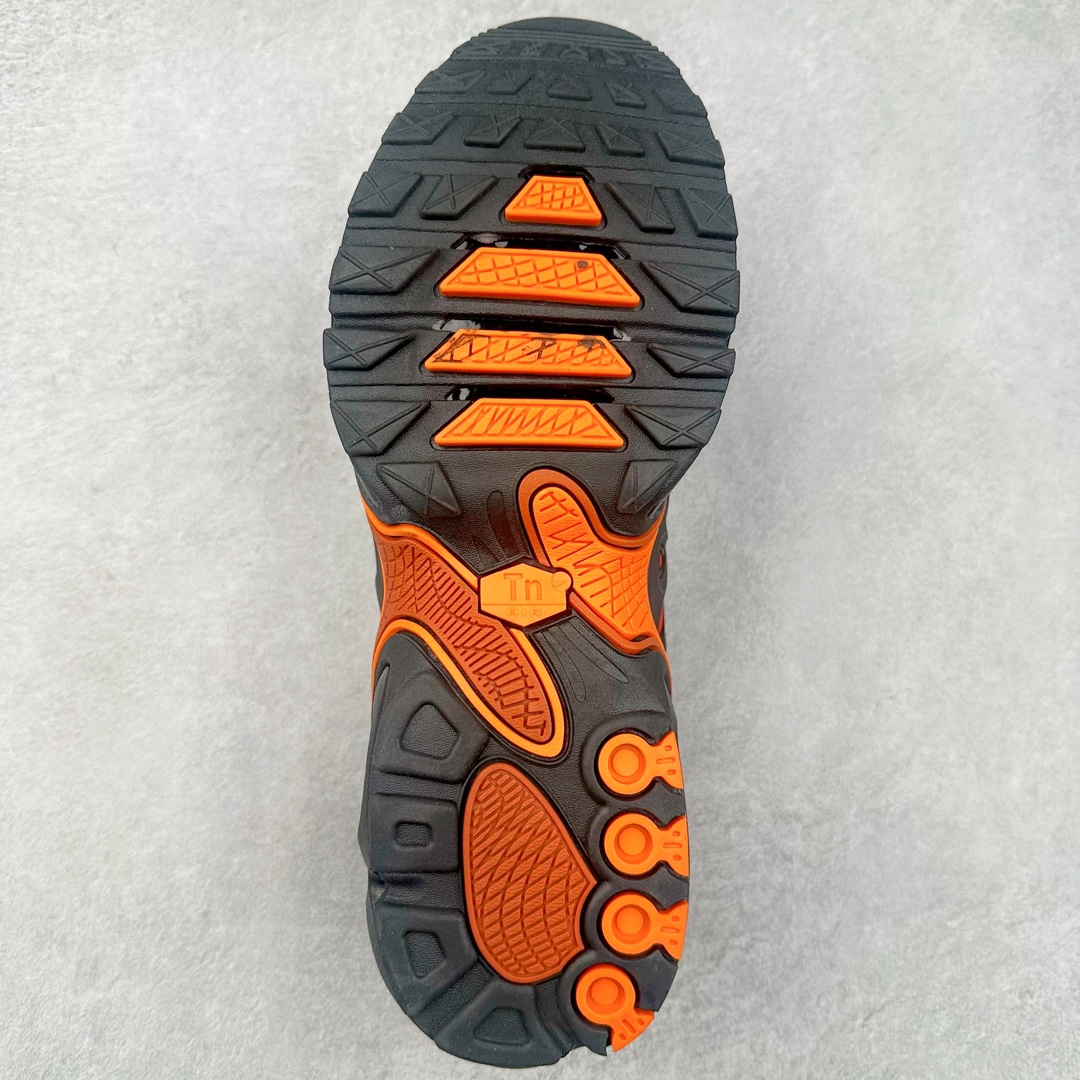 图片[9]-＃特价福利 NK Air Max Plus Drift 复古气垫跑鞋 中底造型大部分保留，仅在前段追加了加固上翻 鞋面的经典轮廓得以重塑 带来更契合现代审美的外观 整双鞋采用撞色妆点 鞋面采用网眼布和皮革材质打造 鞋舌处带有 3M 反光科技 鞋垫处和鞋后跟印有 “TN” 字样 彰显鞋款身份 配置方面中底搭载 Air Max 科技 保证了日常穿着的缓震性 尺码：36 36.5 37.5 38 38.5 39 40 40.5 41 42 42.5 43 44 44.5 45-选品中心