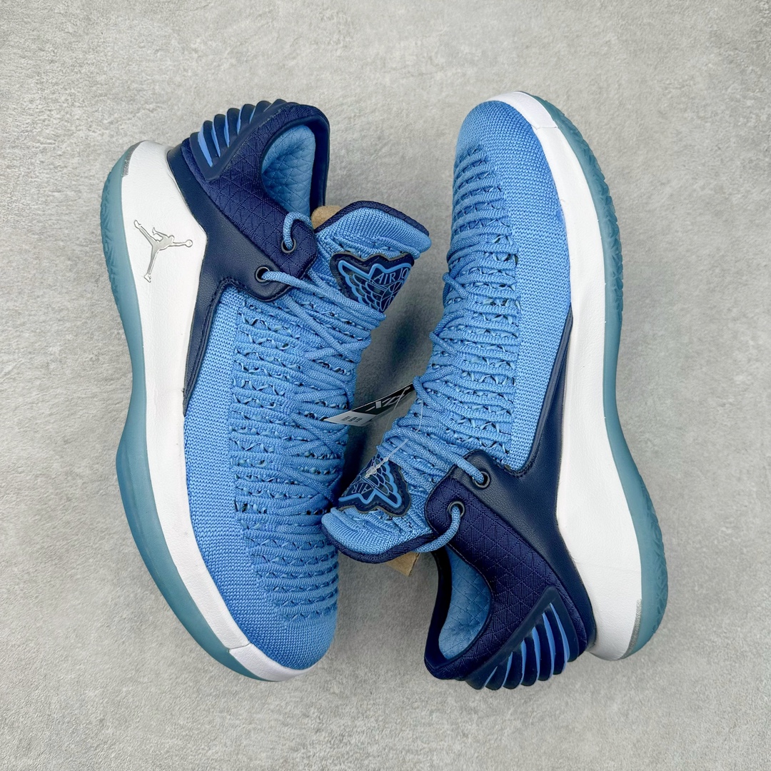 图片[3]-＃K版纯原 Air Jordan XXXII AJ32 Low PF 减震防滑低帮实战篮球鞋 北卡蓝 AH3347-401 再次以经典白蓝配色向迈克尔的伟大精神致敬，结合 Zoom Air 缓震系统和 FlightSpeed 技术，为运动员带来柔和的缓冲以及迅速灵敏的响应。匠心搭配 Flyknit 鞋面，轻盈包覆双足，低帮版本，灵动极速的非凡体验。 尺码：39 40 40.5 41 42 42.5 43 44 44.5 45 46 47.5-选品中心