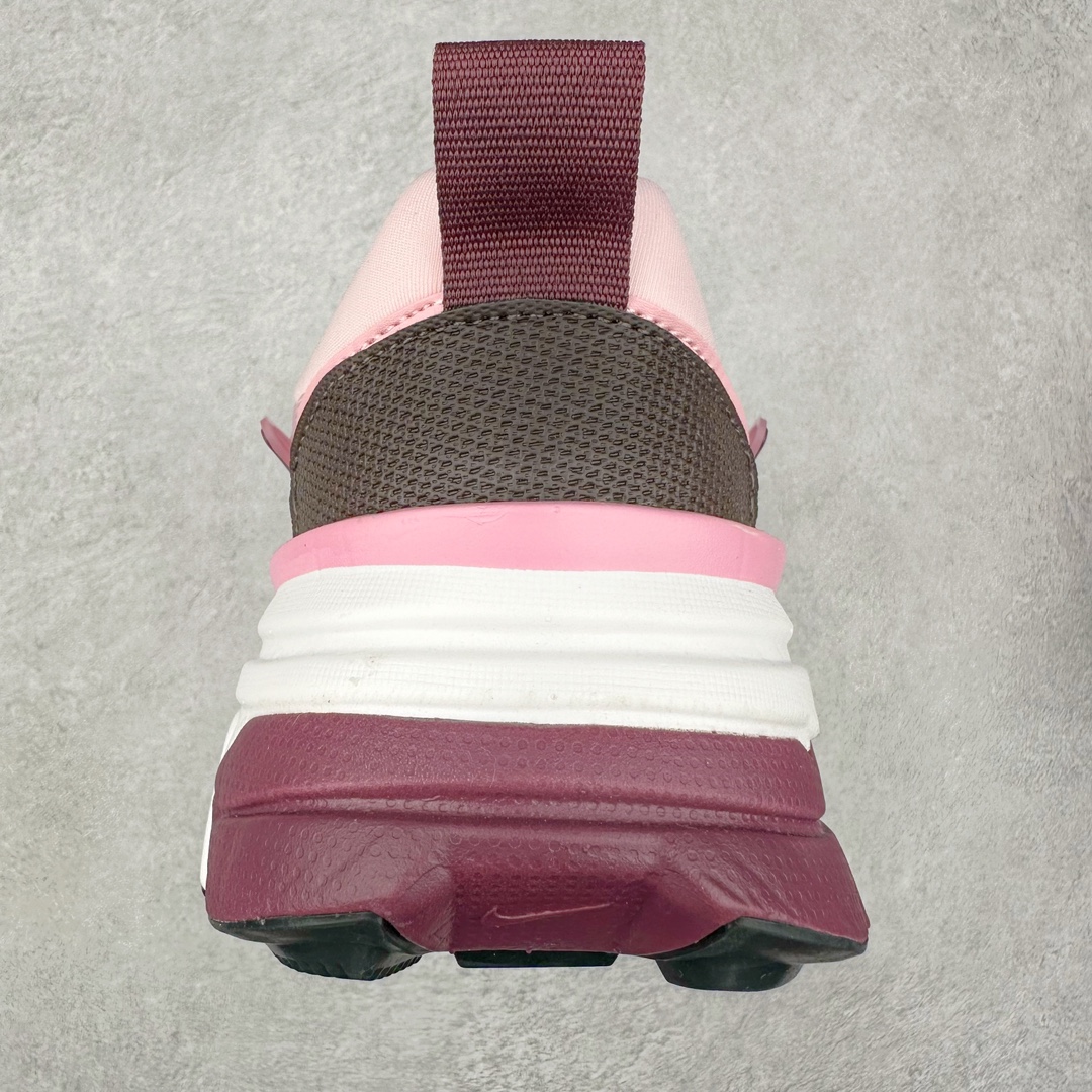 图片[8]-NK V2K Runtekk 减震防滑低帮 复古老爹鞋跑步鞋 FN0738-106 鞋款被命名为 Runtekk 设计上借鉴了 2000 年的跑鞋风格 配色上以金属银为主调 简练又有复古运动气质 材质上使用大面积网眼、皮革、TPU 组成 支撑和透气性肯定不错 中底处由 Cushlon 泡绵打造 保证在压马路时可以提供优秀脚感 并通过一手做旧氧化效果突出复古感 中底造型很容易让大家联想到巴黎世家3XL 增高效果同样不能忽视 尺码：36 36.5 37.5 38 38.5 39 40 40.5 41 42 42.5 43 44 44.5 45-选品中心