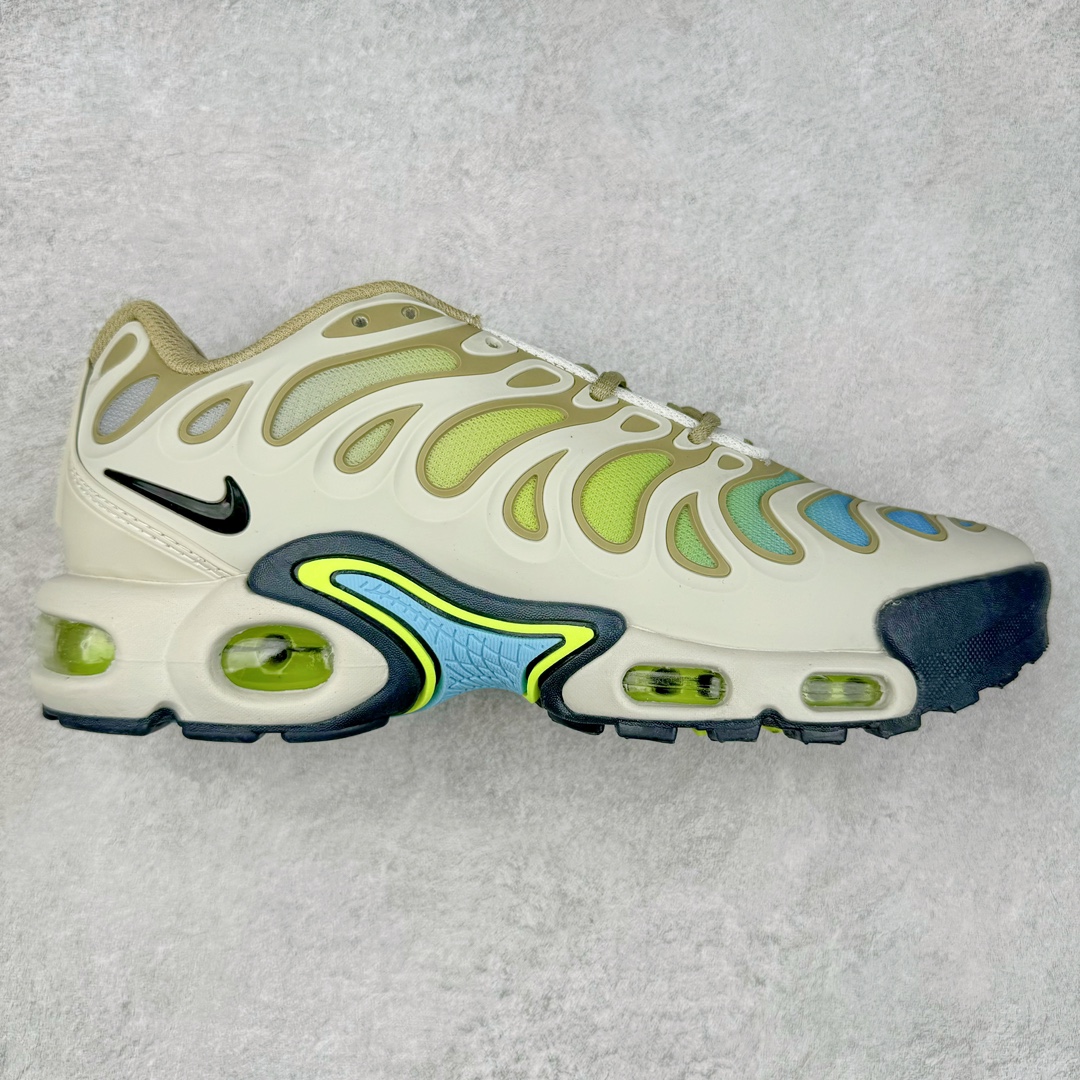 ＃特价福利 NK Air Max Plus Drift 复古气垫跑鞋 中底造型大部分保留，仅在前段追加了加固上翻 鞋面的经典轮廓得以重塑 带来更契合现代审美的外观 整双鞋采用撞色妆点 鞋面采用网眼布和皮革材质打造 鞋舌处带有 3M 反光科技 鞋垫处和鞋后跟印有 “TN” 字样 彰显鞋款身份 配置方面中底搭载 Air Max 科技 保证了日常穿着的缓震性 尺码：36 36.5 37.5 38 38.5 39 40 40.5 41 42 42.5 43 44 44.5 45-选品中心