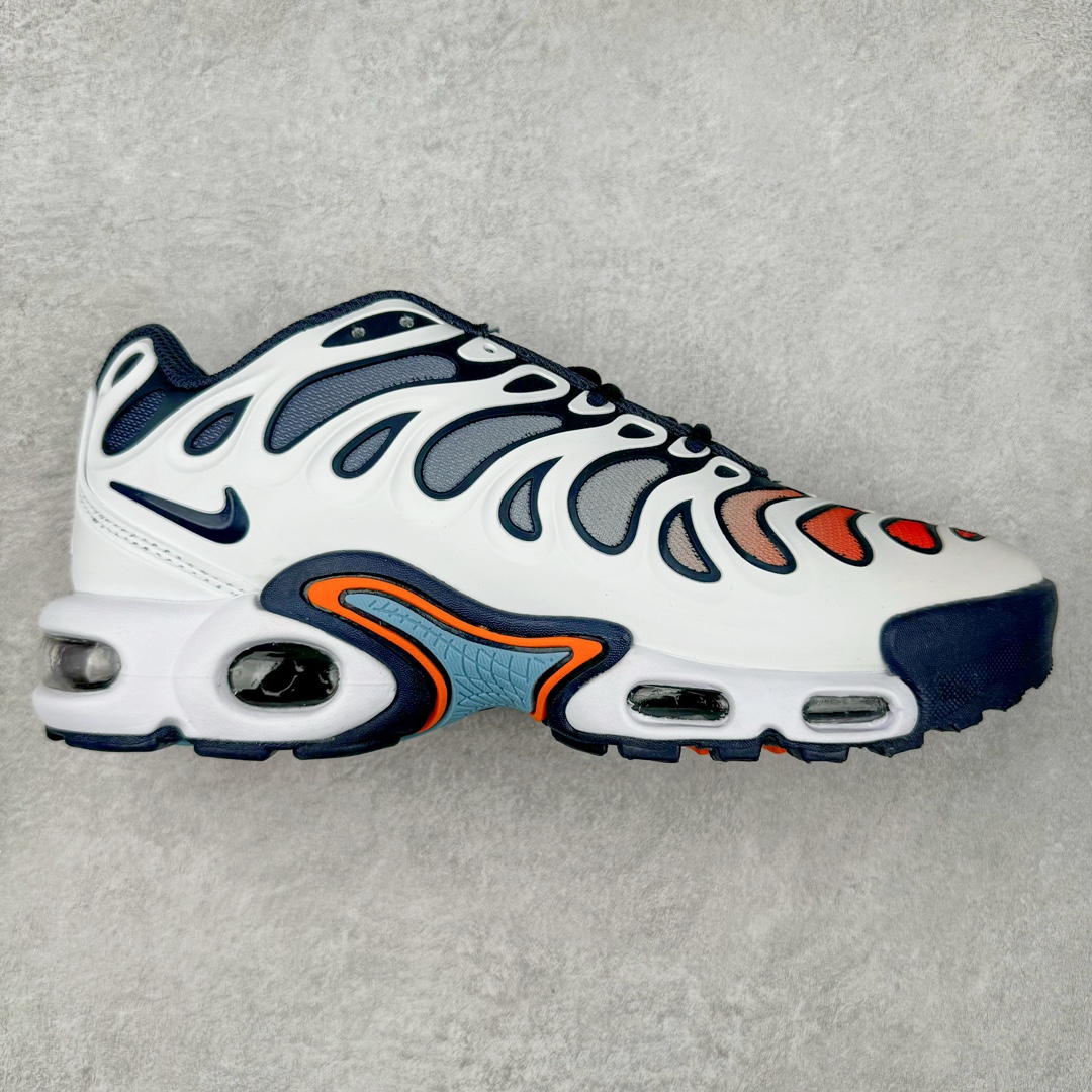 ＃特价福利 NK Air Max Plus Drift 复古气垫跑鞋 中底造型大部分保留，仅在前段追加了加固上翻 鞋面的经典轮廓得以重塑 带来更契合现代审美的外观 整双鞋采用撞色妆点 鞋面采用网眼布和皮革材质打造 鞋舌处带有 3M 反光科技 鞋垫处和鞋后跟印有 “TN” 字样 彰显鞋款身份 配置方面中底搭载 Air Max 科技 保证了日常穿着的缓震性 尺码：36 36.5 37.5 38 38.5 39 40 40.5 41 42 42.5 43 44 44.5 45-选品中心