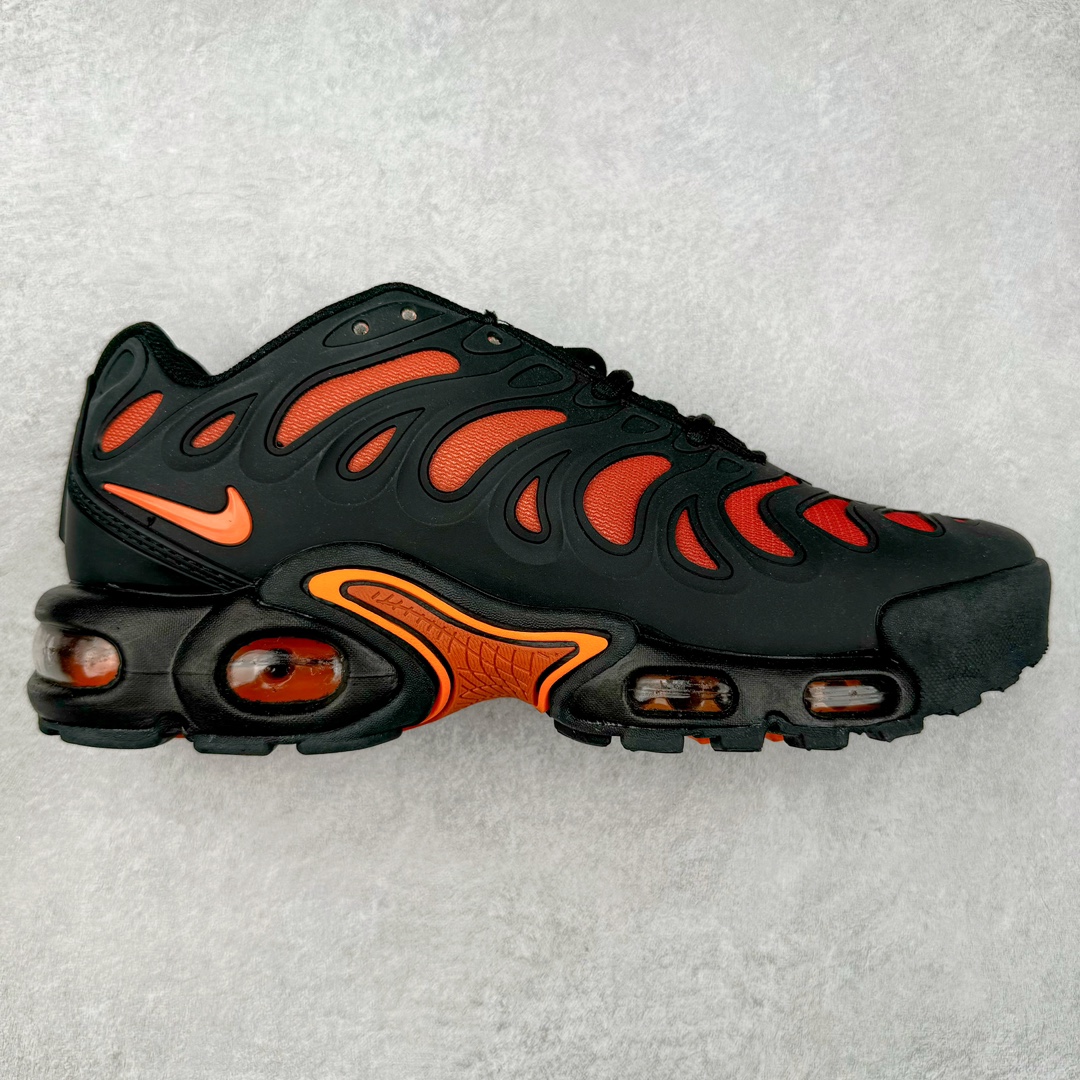 ＃特价福利 NK Air Max Plus Drift 复古气垫跑鞋 中底造型大部分保留，仅在前段追加了加固上翻 鞋面的经典轮廓得以重塑 带来更契合现代审美的外观 整双鞋采用撞色妆点 鞋面采用网眼布和皮革材质打造 鞋舌处带有 3M 反光科技 鞋垫处和鞋后跟印有 “TN” 字样 彰显鞋款身份 配置方面中底搭载 Air Max 科技 保证了日常穿着的缓震性 尺码：36 36.5 37.5 38 38.5 39 40 40.5 41 42 42.5 43 44 44.5 45-选品中心
