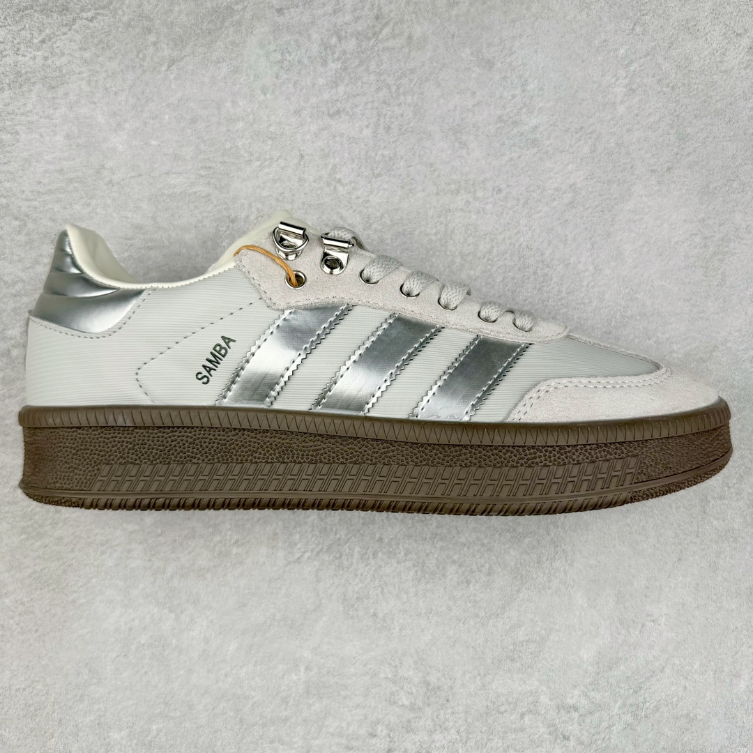 AD Samba XLG 桑巴舞加大厚底版系列德训风百搭松糕休闲运动板鞋生胶底 IE9182 自Originals Samba成功借势Blokecore风潮一跃成为街头巷尾的焦点鞋款后,不论是围绕Samba本身打造的各式「变种版本」,还是以Samba为蓝本打造联名鞋款,都成为了时尚潮流人士日常穿搭首选。Samba XLG是adidas Originals不断扩展XLG系列的一部分,旨在与年轻文化相契合,迎合那些希望通过个性时尚表达自我而不愿牺牲舒适度的年轻群体。街头时尚领域的Gen Z特别偏爱宽松的穿着风格。Samba XLG针对这一点做了创新。它在延续Samba OG经典设计的基础上,迎合年轻群体的穿着习惯,重塑为宽大的鞋身比例轮廓以及加厚中底,让消费者轻松展示自己独特的风格。全新的Samba XLG系列不仅迎合了当下年轻群体的穿搭习惯,加宽了鞋身比例以及将中底进一步增厚,在视觉比例上更加饱满,同时还保留了经典Samba的细节,这样一来,鞋迷朋友在穿搭上不仅能更加个性化,而且还能延续一定的复古感受。尺码：36 36⅔ 37⅓ 38 38⅔ 39⅓ 40 40⅔ 41⅓ 42 42⅔ 43⅓ 44 45-选品中心