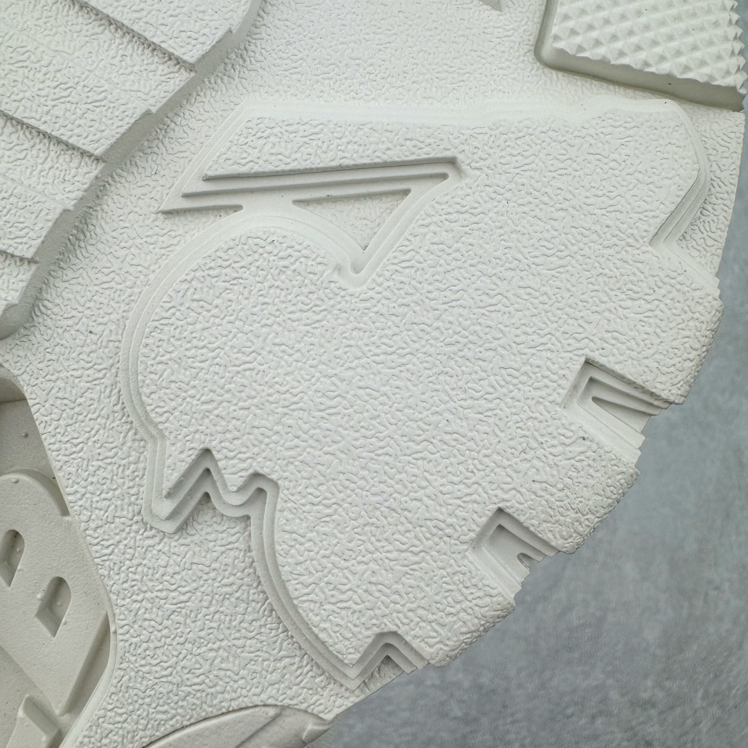 图片[17]-＃PB过验版 MLB Big Ball Chunky 复古印花老爹鞋系列低帮轻量增高厚底百搭休闲运动慢跑鞋 Korea韩国联名NY美国榄球纽约洋基队限定 目前可过轻松秒过各类鉴定 能操作的私聊 韩国代购专供 左脚内置NFC感应 区别市面贴纸假芯片 MLB专用菱形双针中底布 重点细节中底布带注胶孔 原厂NFC感应吊牌 支持鉴定 一个两位数 原盒原标 全套原楦原纸板原厂数据开发 中韩文保养标贴 绿色防霉片 平台代购专供 独家一比一RB+MD组合大底 高频后跟小人Logo精准对位立体饱满 正确网布加超迁鞋面 转印中底走线紧密 转印Logo工艺表层防刮不掉色 尺码：35 36 36.5 37.5 38 38.5 39 40 40.5 41 42 42.5 43 44 44.5 45-选品中心