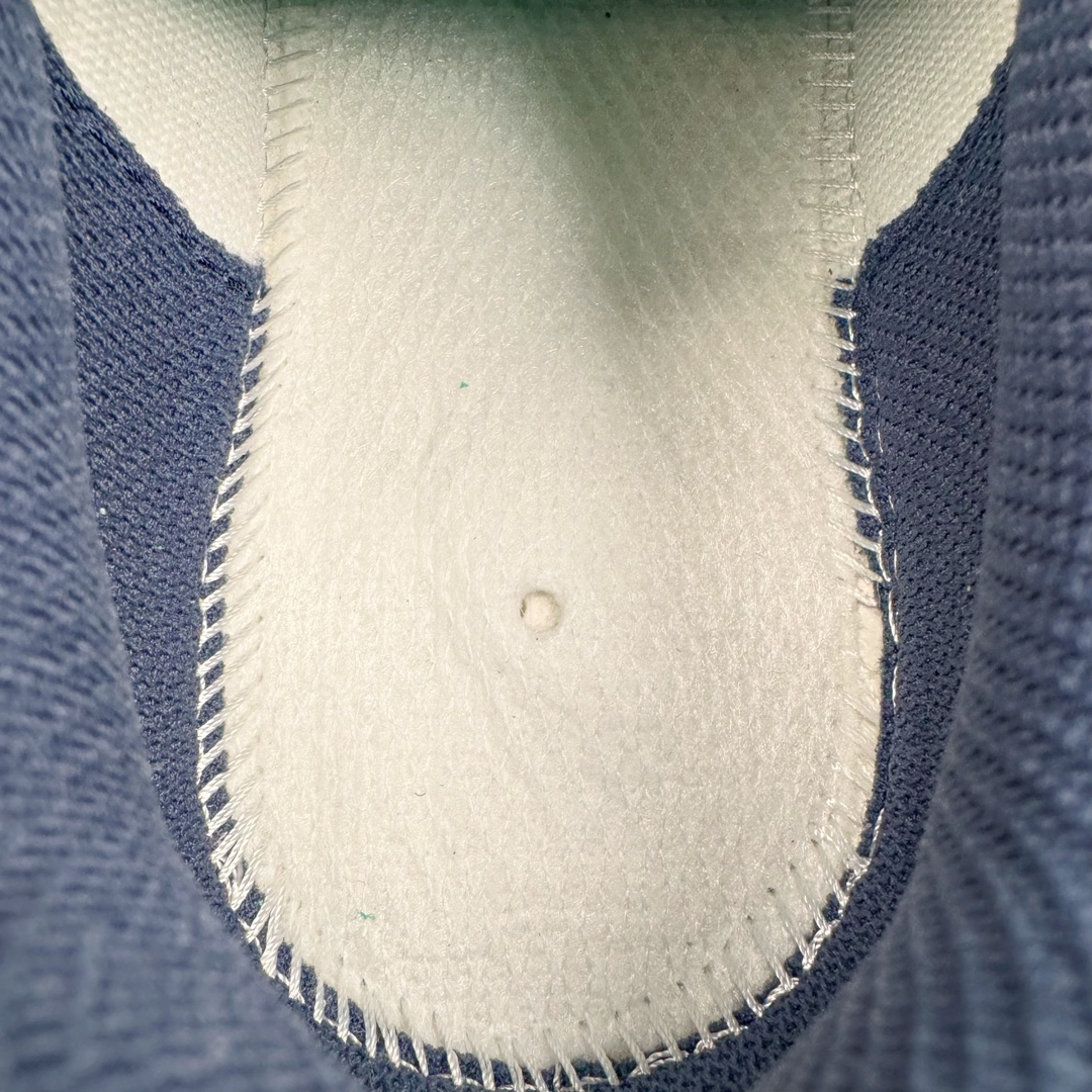 图片[10]-＃PB过验版 MLB Big Ball Chunky 复古印花老爹鞋系列低帮轻量增高厚底百搭休闲运动慢跑鞋 Korea韩国联名NY美国榄球纽约洋基队限定 目前可过轻松秒过各类鉴定 能操作的私聊 韩国代购专供 左脚内置NFC感应 区别市面贴纸假芯片 MLB专用菱形双针中底布 重点细节中底布带注胶孔 原厂NFC感应吊牌 支持鉴定 一个两位数 原盒原标 全套原楦原纸板原厂数据开发 中韩文保养标贴 绿色防霉片 平台代购专供 独家一比一RB+MD组合大底 高频后跟小人Logo精准对位立体饱满 正确网布加超迁鞋面 转印中底走线紧密 转印Logo工艺表层防刮不掉色 尺码：35 36 36.5 37.5 38 38.5 39 40 40.5 41 42 42.5 43 44 44.5 45-选品中心