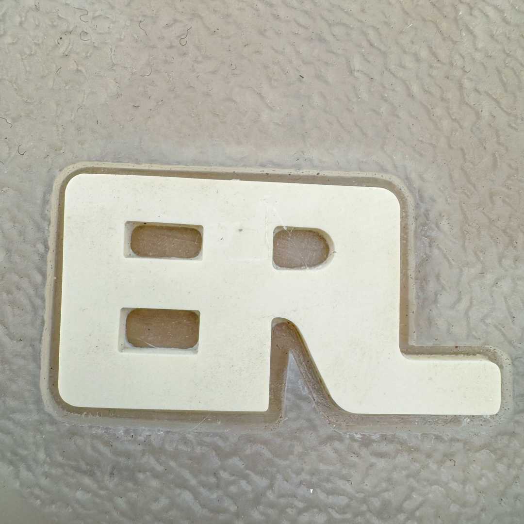 图片[19]-＃GD广顶 ERL 2024S复古潮流面包鞋 品牌起源于洛杉矶，是Eli Russell Linnetz的一个项目。其最初的灵感来自于 Eli Russell Linnetz 家乡的威尼斯海滩—那些冲浪人、板仔以及各种被阳光亲吻的怪人，Eli Russell Linnetz为此专门拍摄了一组型录，呈现出一种迷人的荒谬和多愁善感的90年代怀旧气息。继Kanye、Justin Bieber等潮咖率先上身之后，越来越多时尚博主、潮流懂哥也纷纷加入购买行列，高饱和度撞色的帽衫和羽绒夹克已经成为ERL的超级爆款。如同被酵母充分发酵烤制的蓬松面包般膨胀的滑板鞋，在趋势风水轮流转的潮鞋世界依旧强势挺进2024。由 Eli Russell Linnetz 创立的美国加州西海岸风格潮流品牌 ERL，在去年年初与 Dior Men 合力打造备受好评的 Dior B9S 面包滑板鞋后，终于在今年推出由品牌独立打造的原创鞋款 Vamp Skate 滑板鞋。鞋型依旧膨胀，而毛茸茸的内衬装饰让整体设计恣意又乖张。尺码：35 36 37 38 39 40 41 42 43 44 45-选品中心