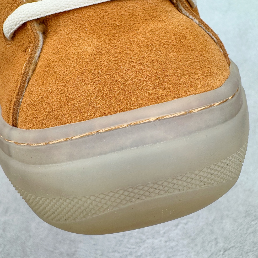 图片[15]-＃GD广顶 ERL 2024S复古潮流面包鞋 品牌起源于洛杉矶，是Eli Russell Linnetz的一个项目。其最初的灵感来自于 Eli Russell Linnetz 家乡的威尼斯海滩—那些冲浪人、板仔以及各种被阳光亲吻的怪人，Eli Russell Linnetz为此专门拍摄了一组型录，呈现出一种迷人的荒谬和多愁善感的90年代怀旧气息。继Kanye、Justin Bieber等潮咖率先上身之后，越来越多时尚博主、潮流懂哥也纷纷加入购买行列，高饱和度撞色的帽衫和羽绒夹克已经成为ERL的超级爆款。如同被酵母充分发酵烤制的蓬松面包般膨胀的滑板鞋，在趋势风水轮流转的潮鞋世界依旧强势挺进2024。由 Eli Russell Linnetz 创立的美国加州西海岸风格潮流品牌 ERL，在去年年初与 Dior Men 合力打造备受好评的 Dior B9S 面包滑板鞋后，终于在今年推出由品牌独立打造的原创鞋款 Vamp Skate 滑板鞋。鞋型依旧膨胀，而毛茸茸的内衬装饰让整体设计恣意又乖张。尺码：35 36 37 38 39 40 41 42 43 44 45-选品中心